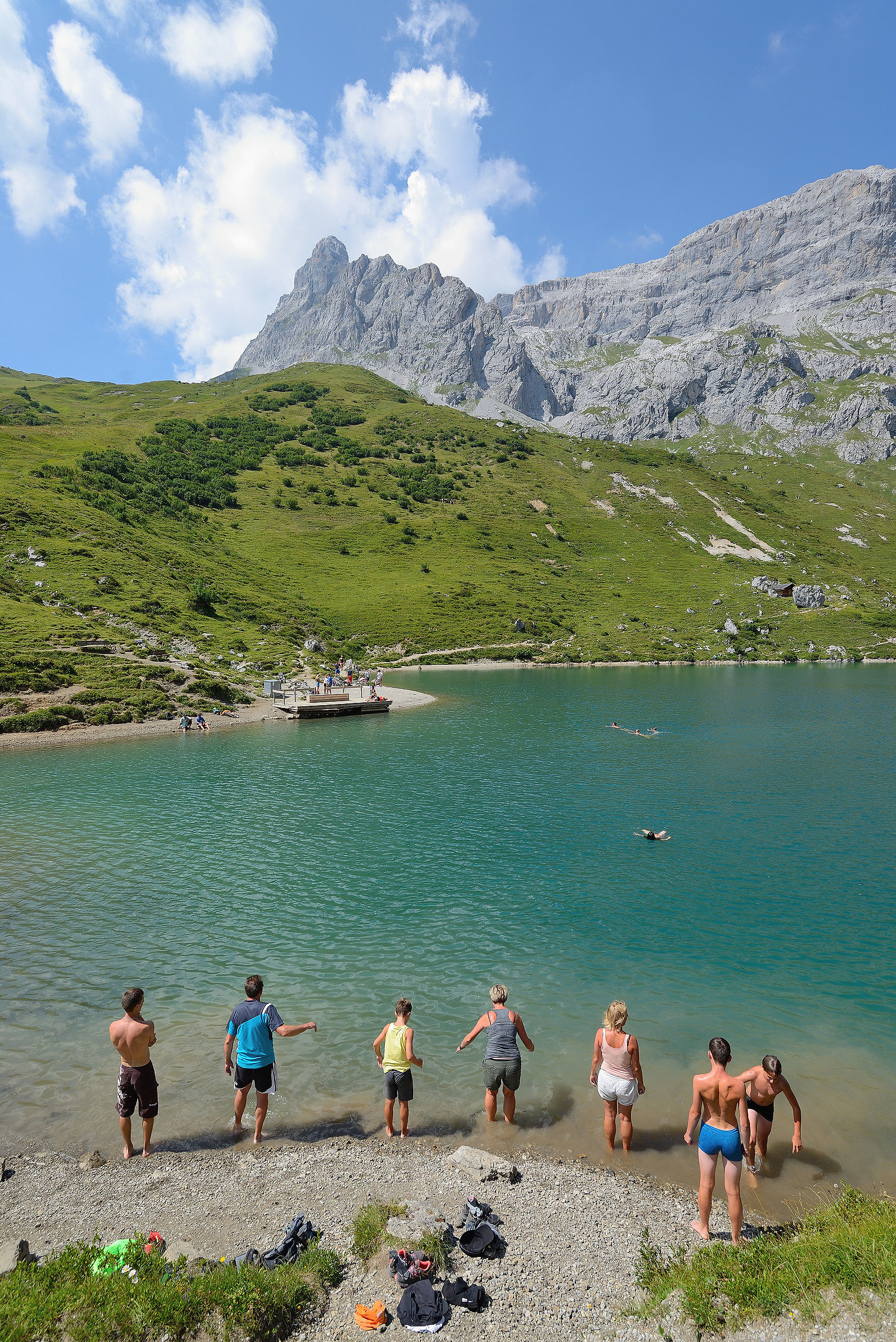 Bagnanti al Partnunsee (1869 m)