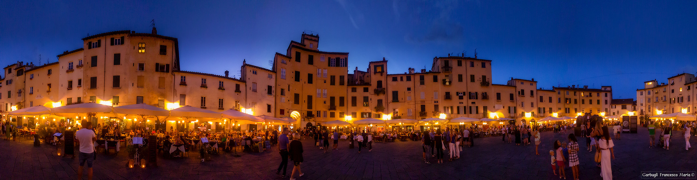 Notte Bianca a Lucca - Piazza dell'anfiteatro