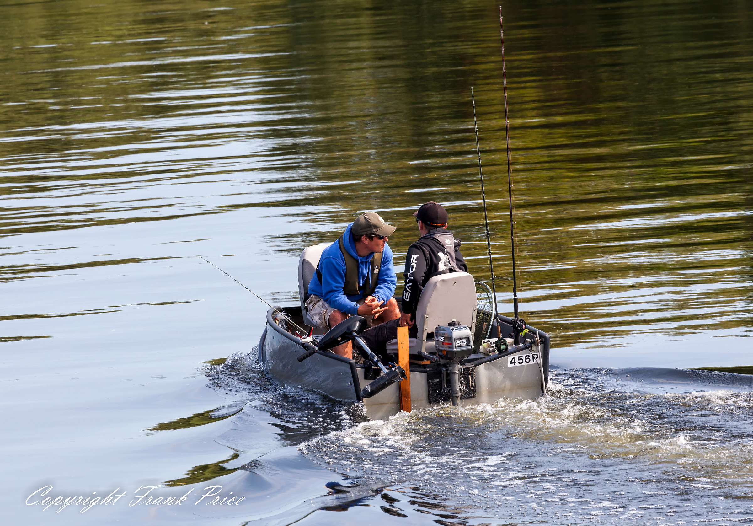 Due uomini in una barca