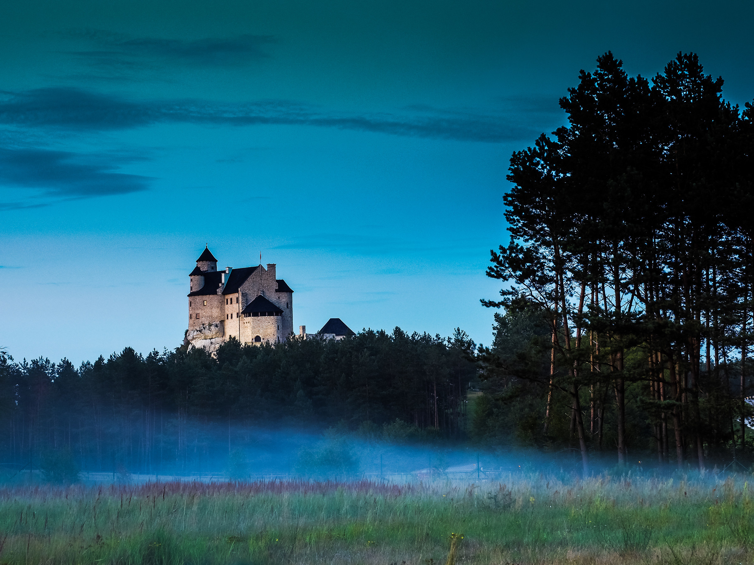 Castello di Bobolice-nebbia di sera