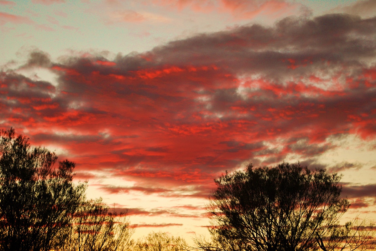Tramonto rosso su Ayers Rock