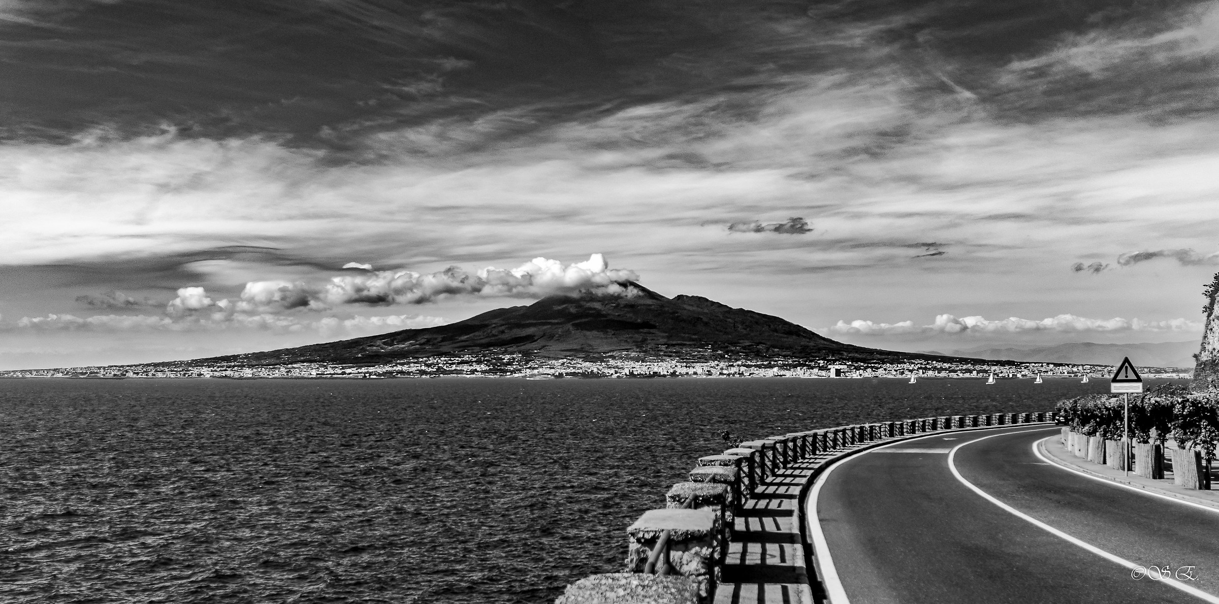 Vesuvius smokes......