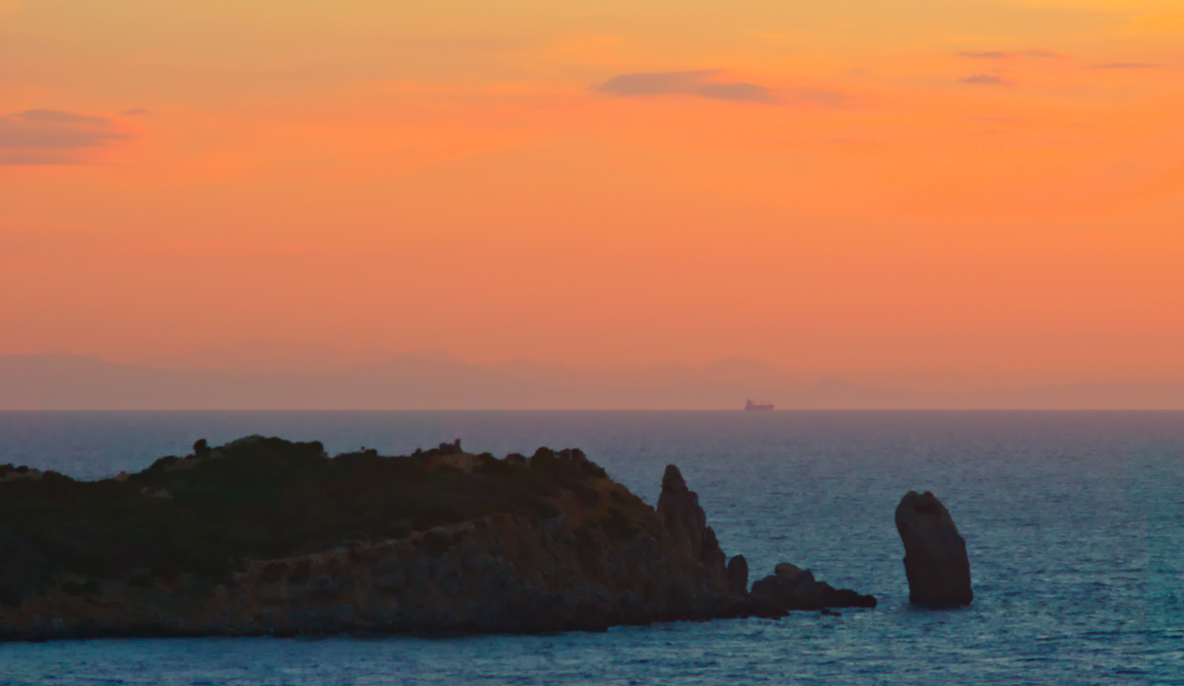 Faraglione del Campese al tramonto