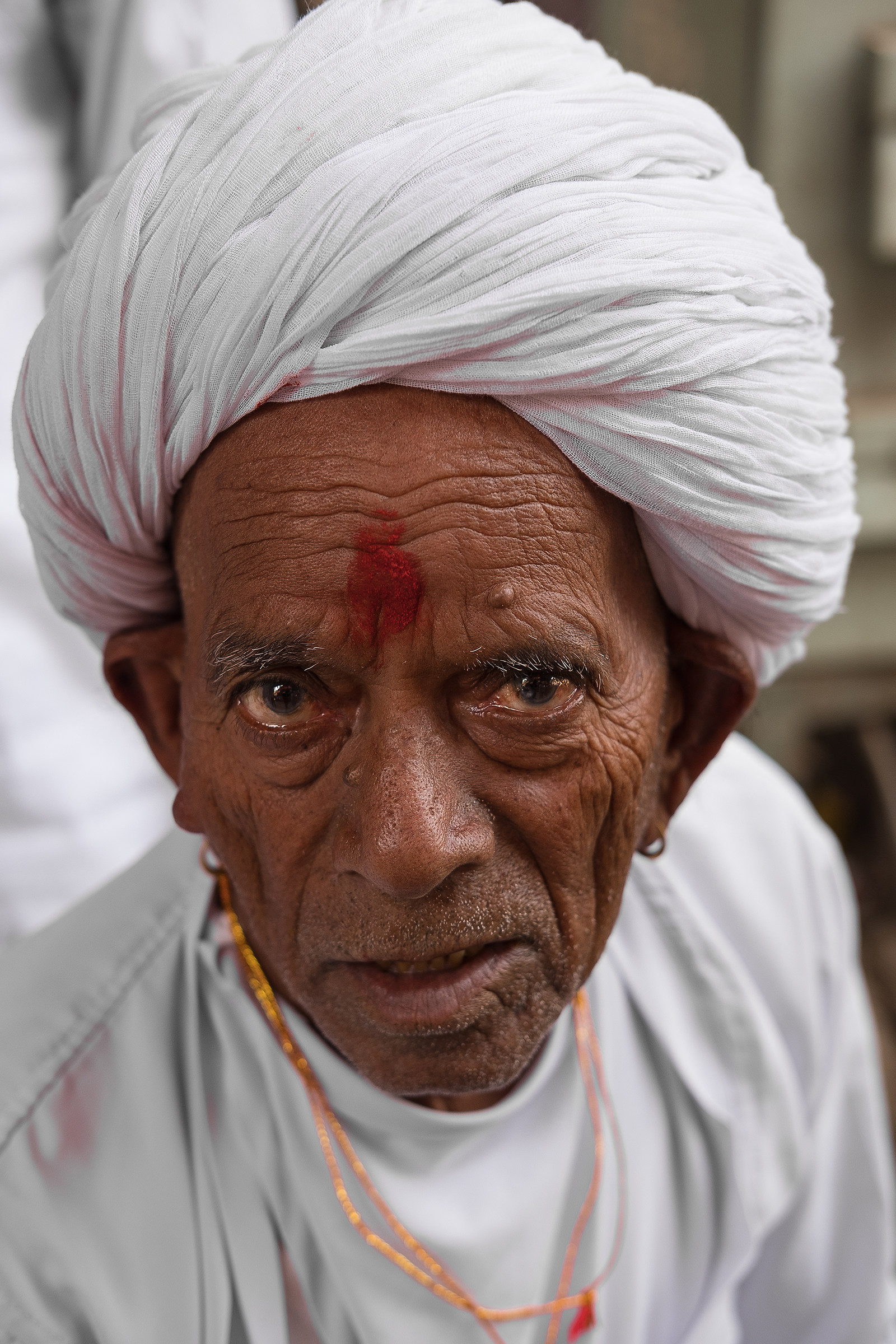 Anziano per le strade di Jodhpur, India