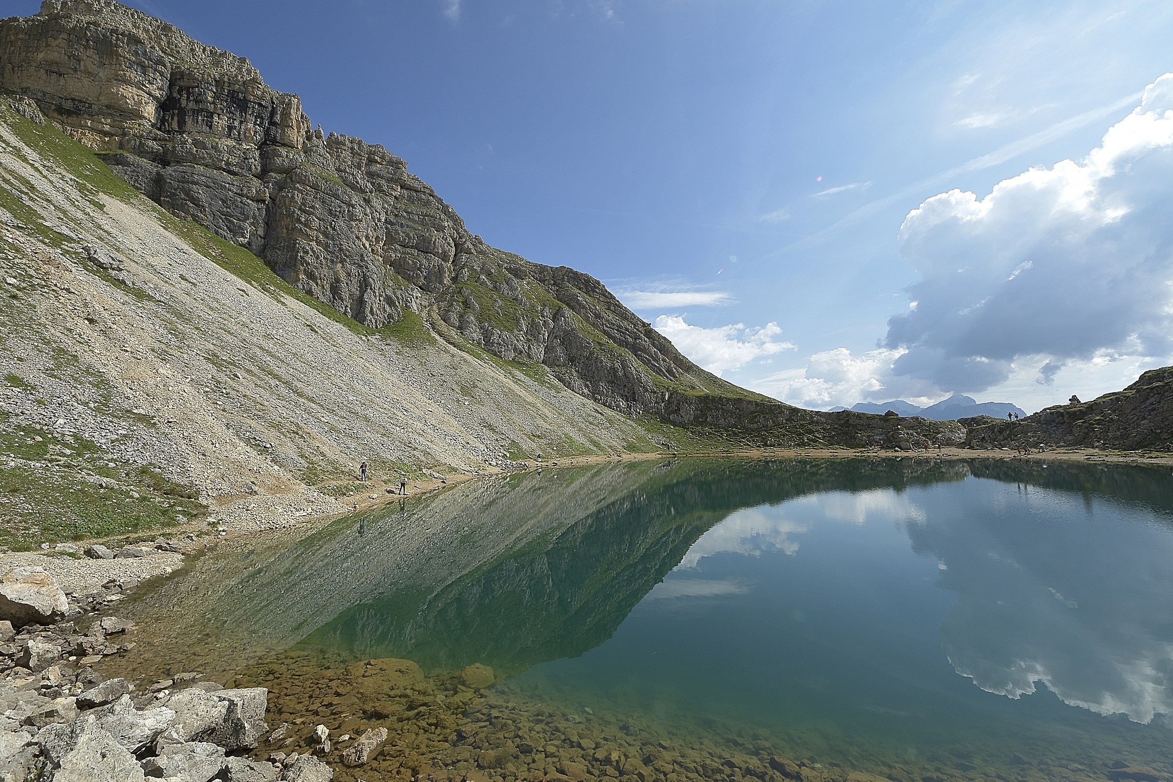 Il fascino del laghetto montano