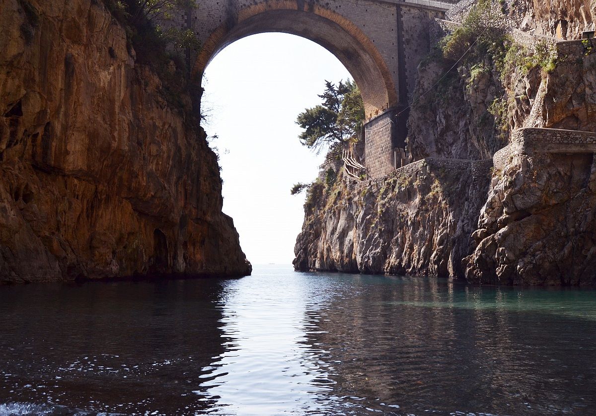 ponte sul fiordo di Furore