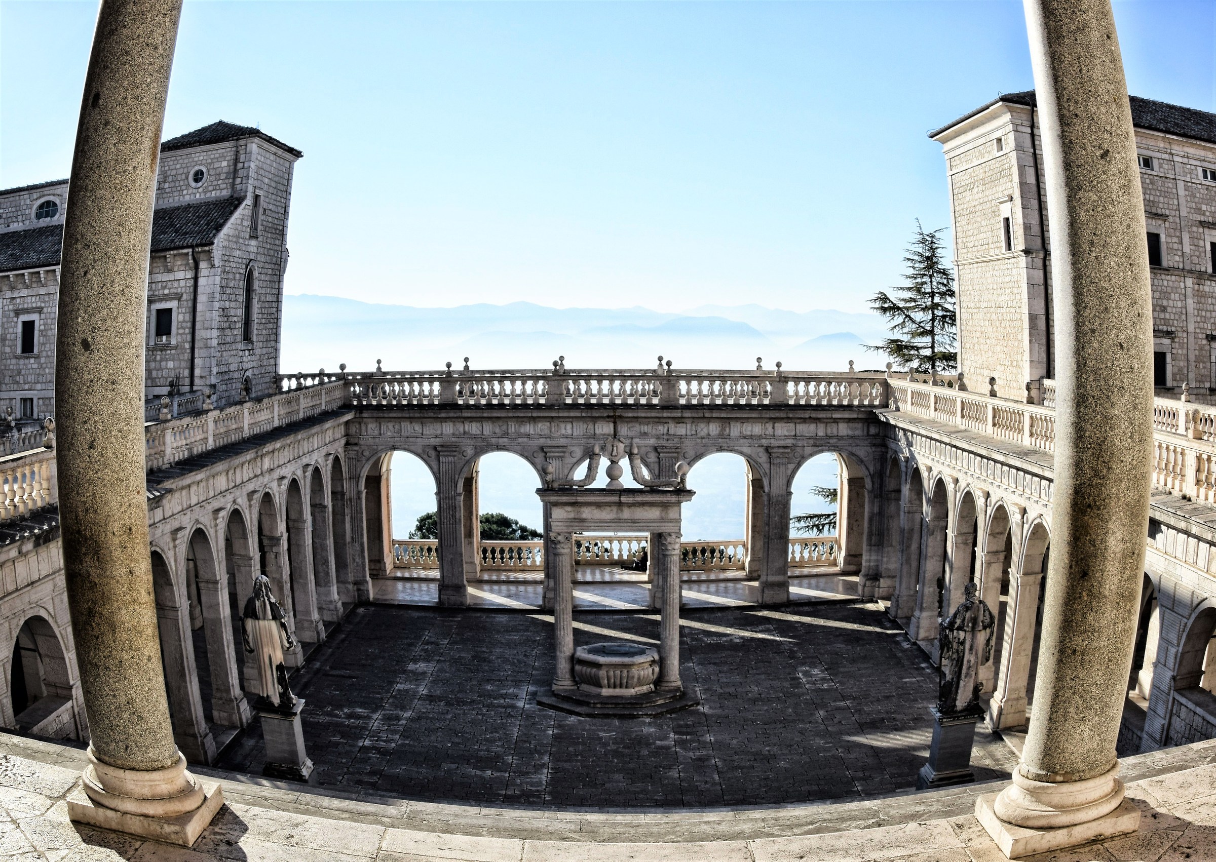 Abbazia di Montecassino (cortile)