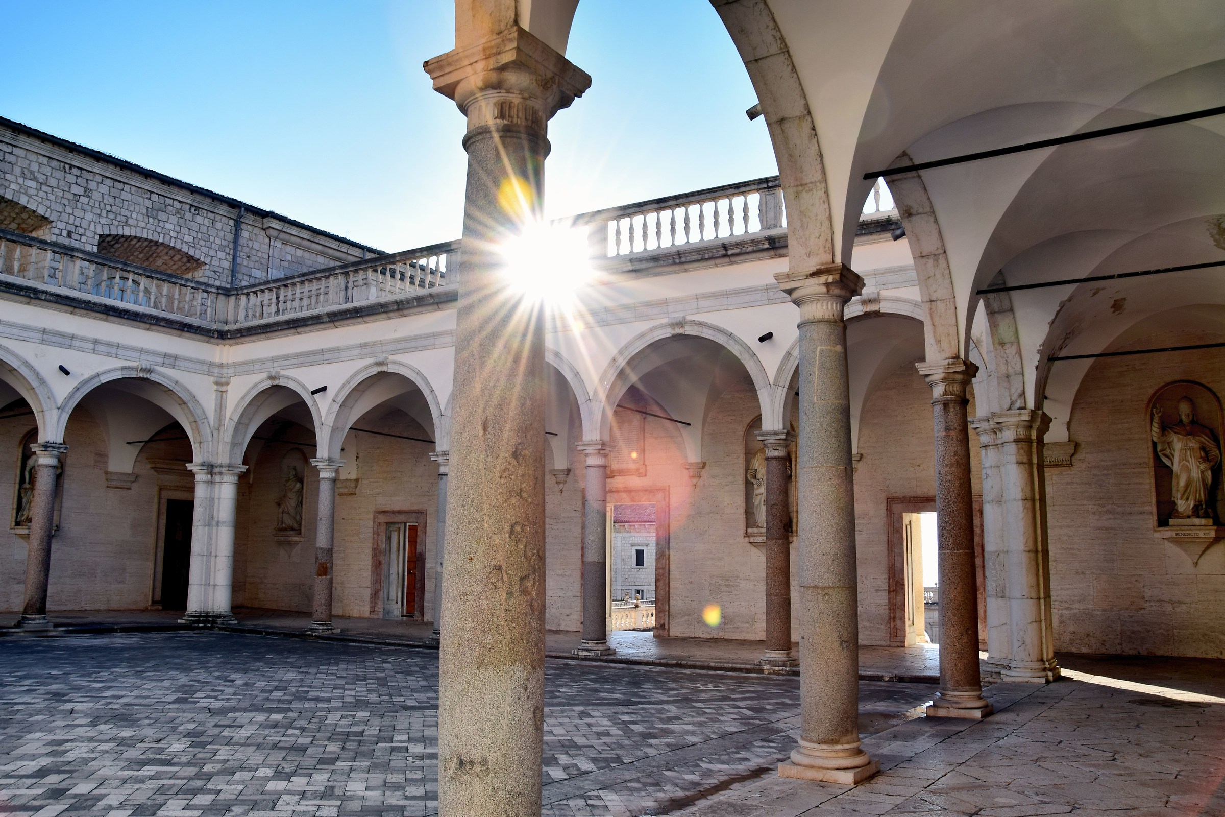 Abbazia di Montecassino (cortile interno)