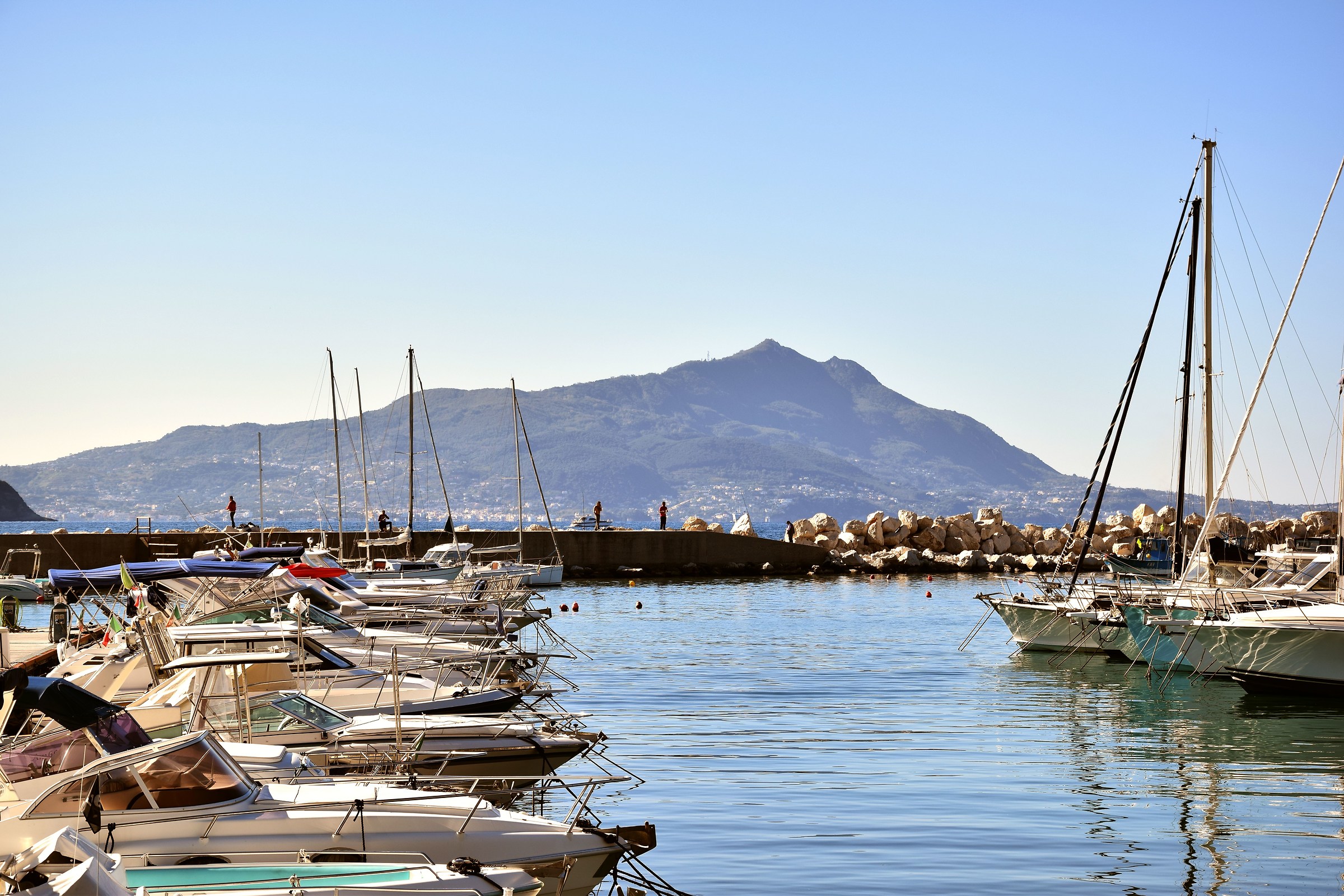 Porto di Acquamorta con Ischia sullo sfondo