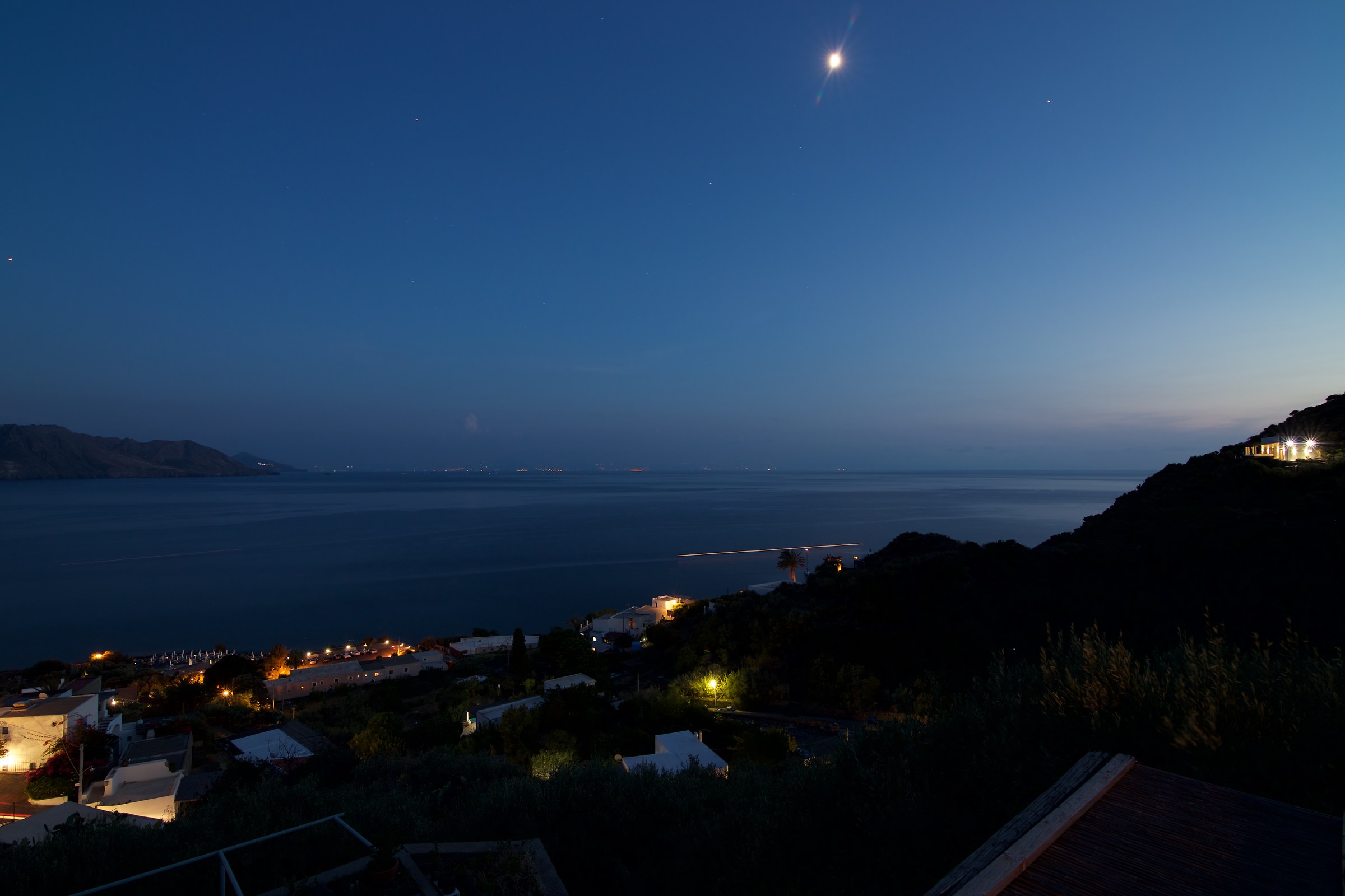 Ora blu sul Canale di Salina