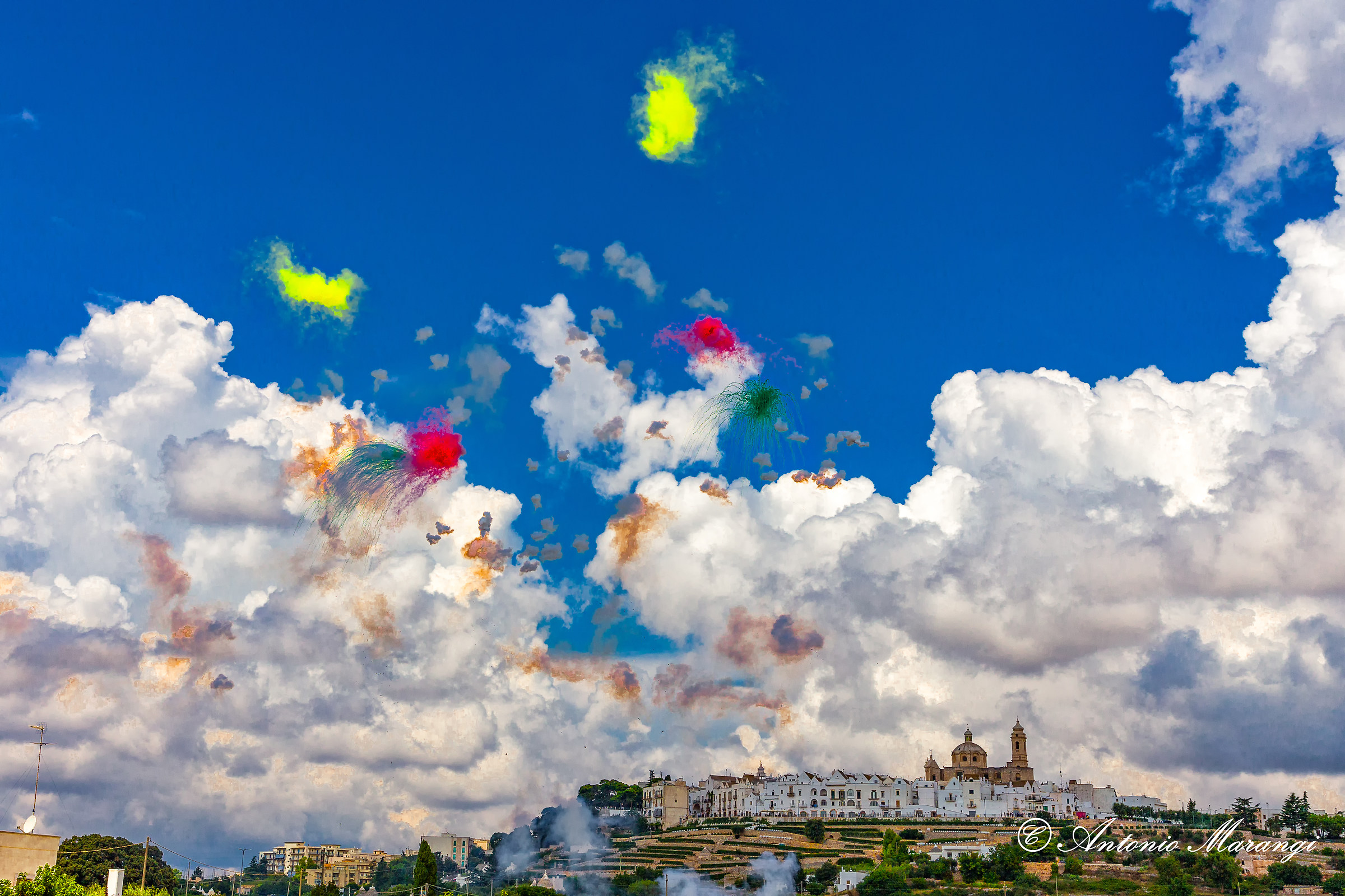 fuochi di giorno sù Locorotondo