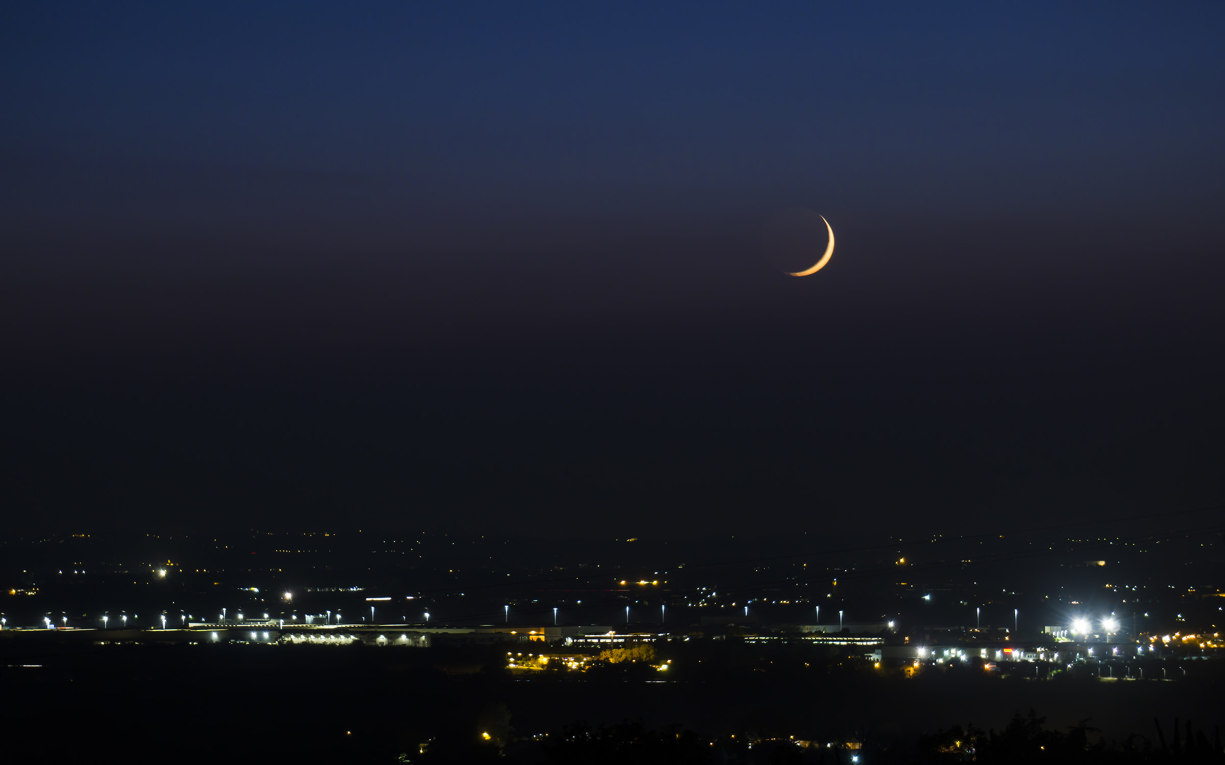 Tramonto su zona industriale