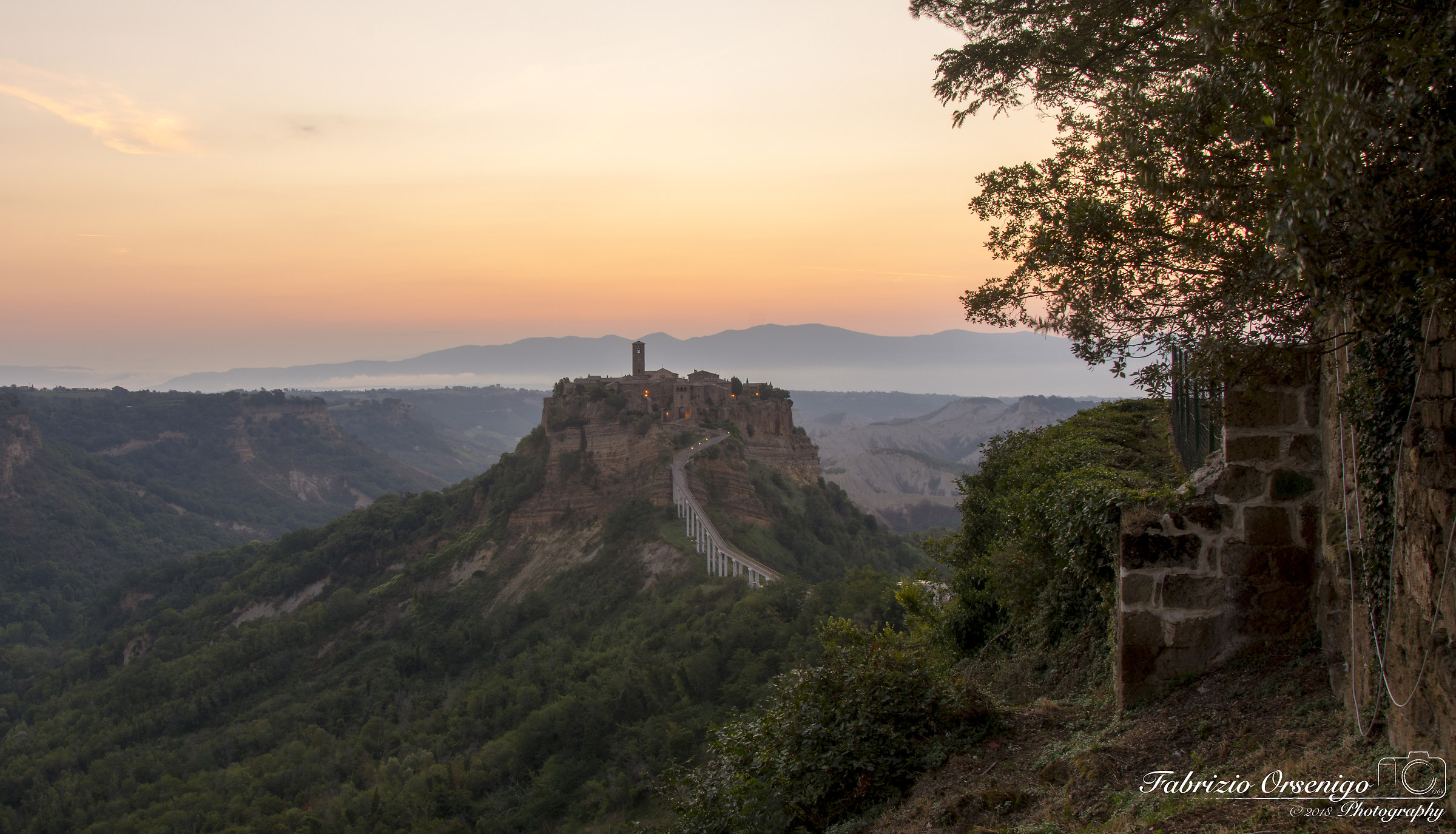 Alba su Civita di Bagnoregio