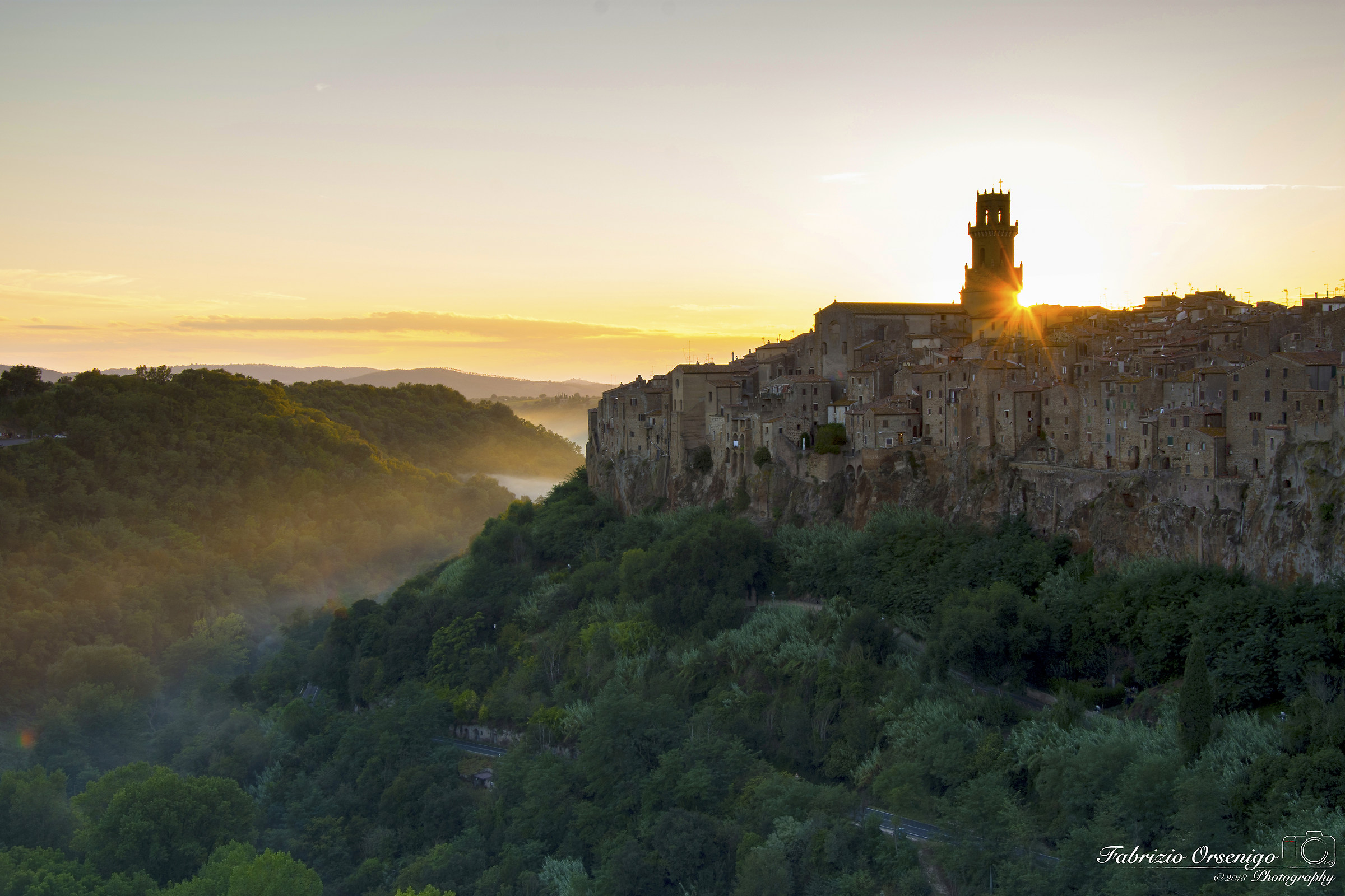 Tramonto su Pitigliano
