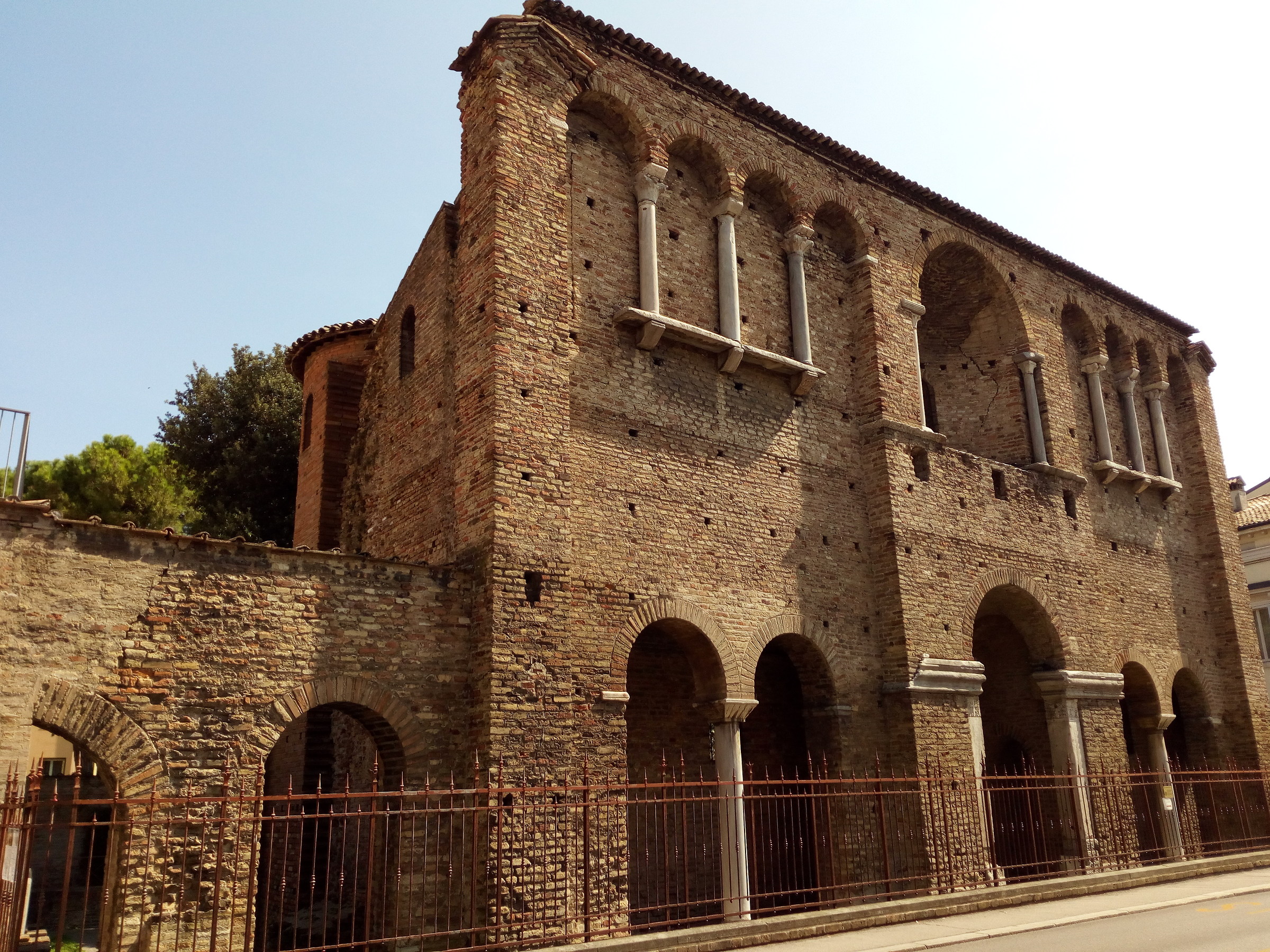 Around Ravenna Palac Teodoryka