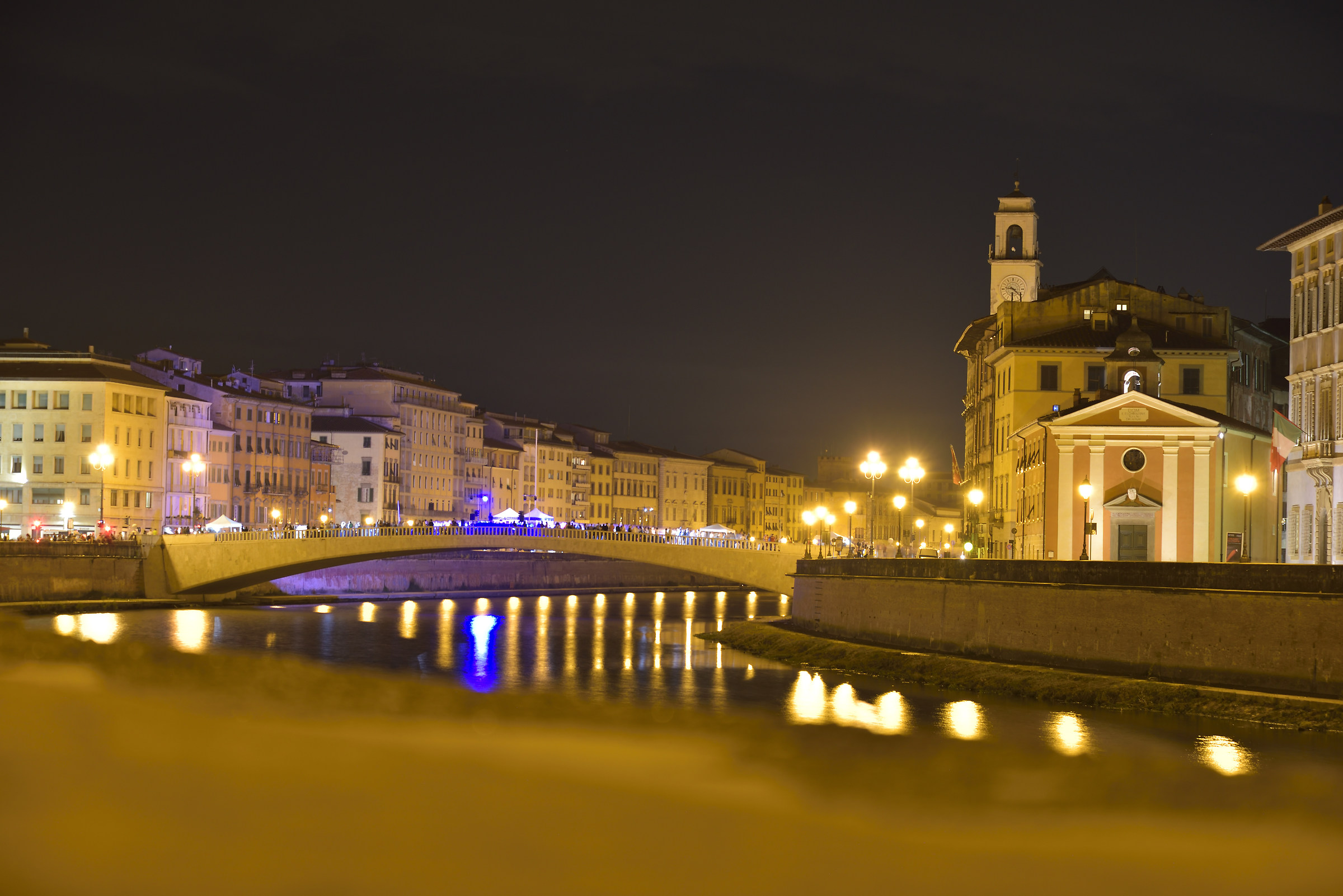 pisa di notte