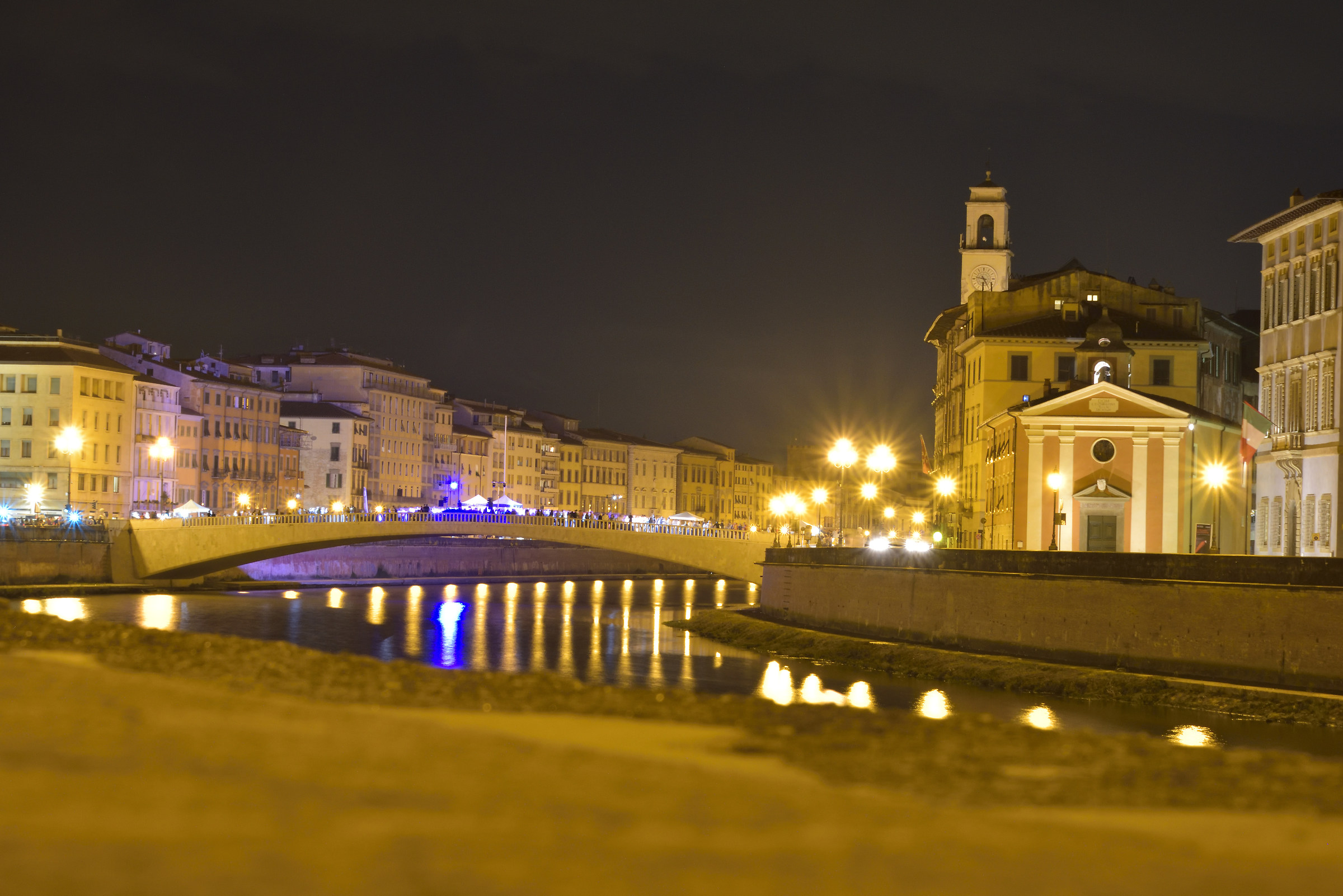 Pisa di notte