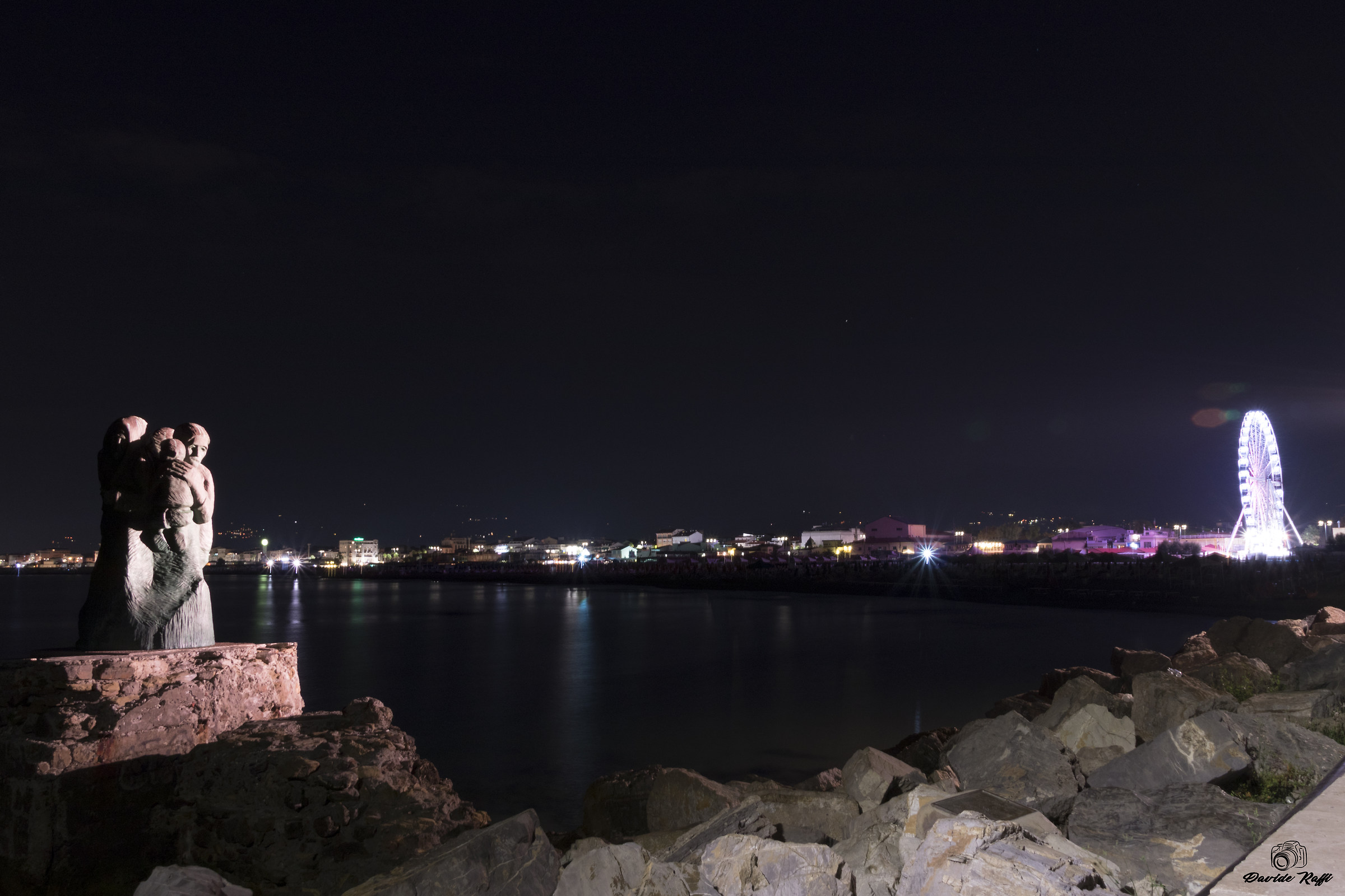 dal molo di Viareggio verso la costa della Versilia