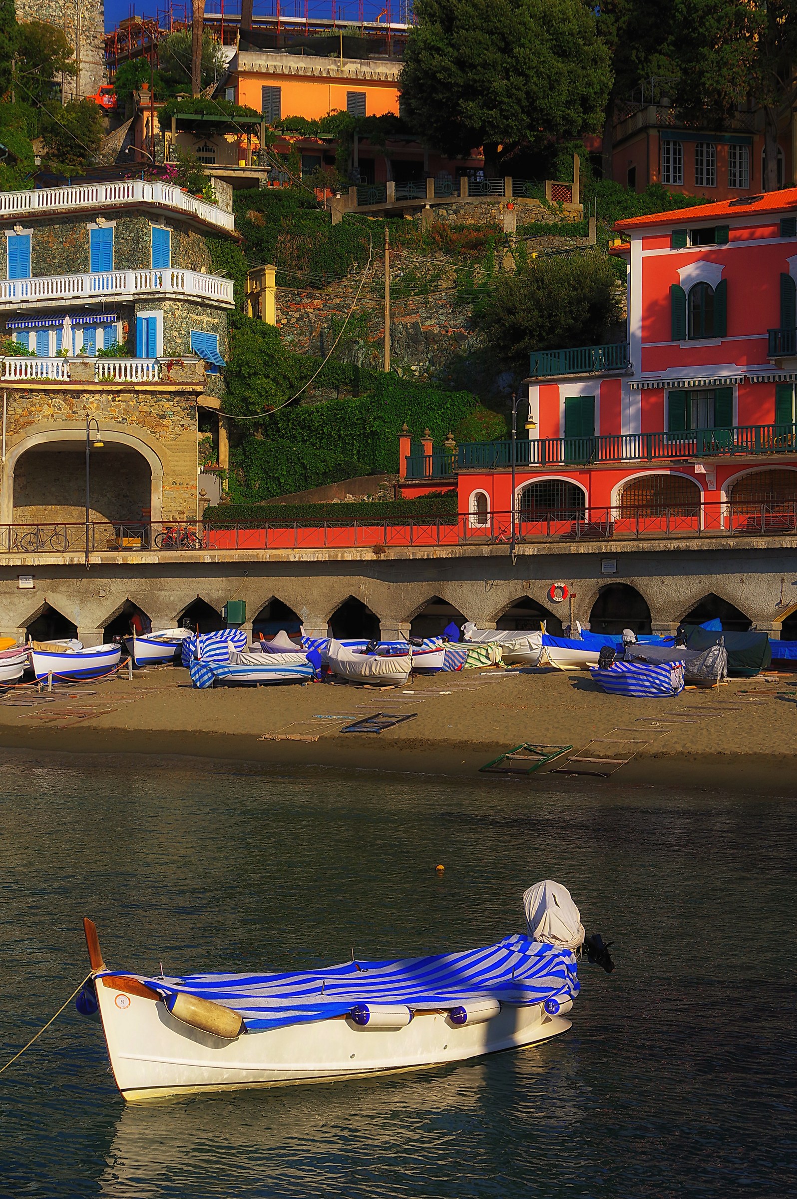 Levanto (Sp): vista del porticciolo dal molo.