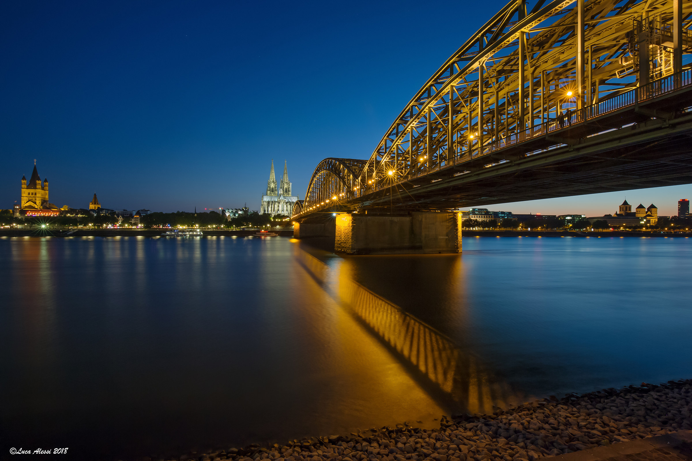 Köln by night