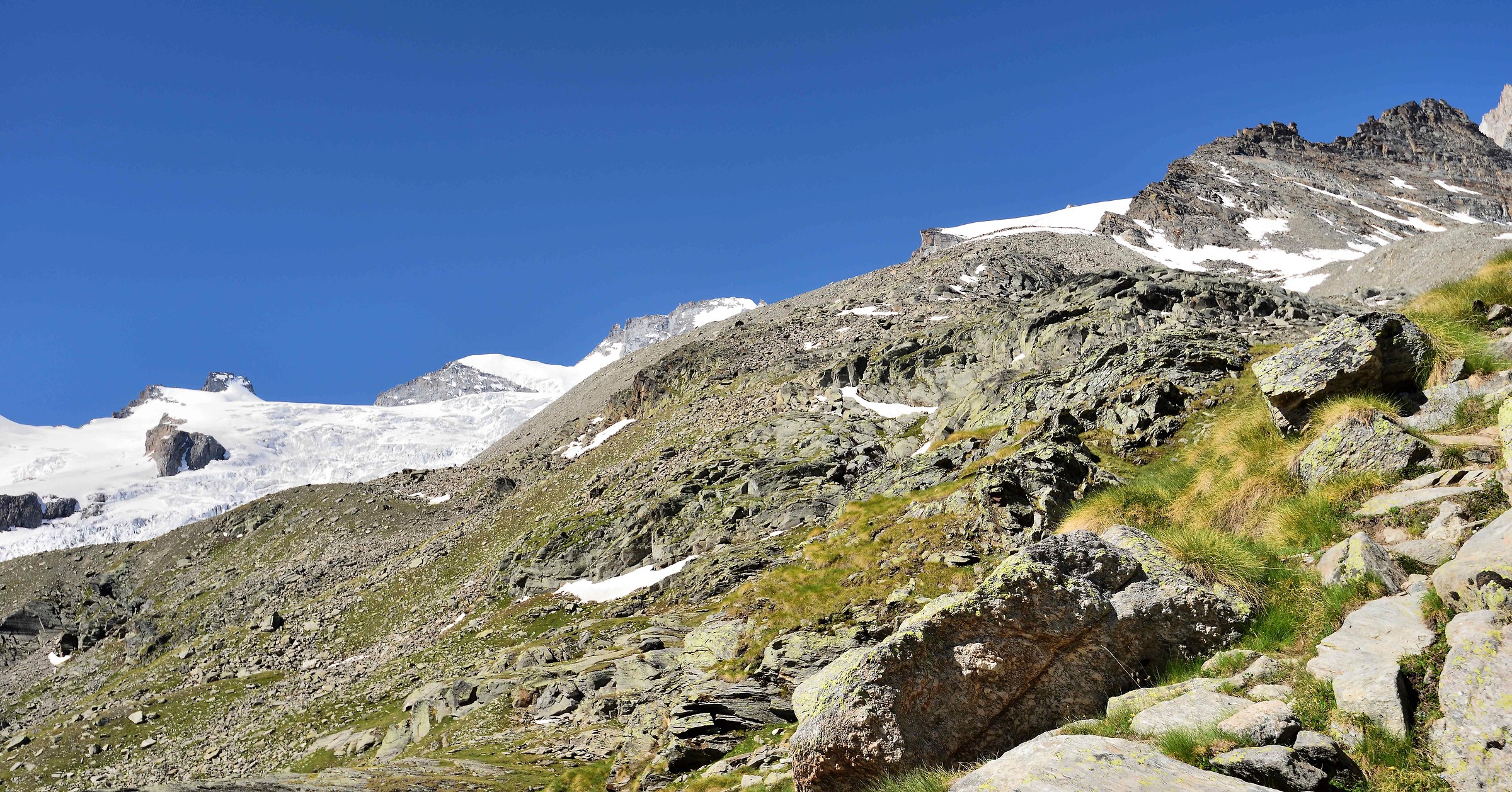 Climbing along the mule-track you can see, piccolo, at the