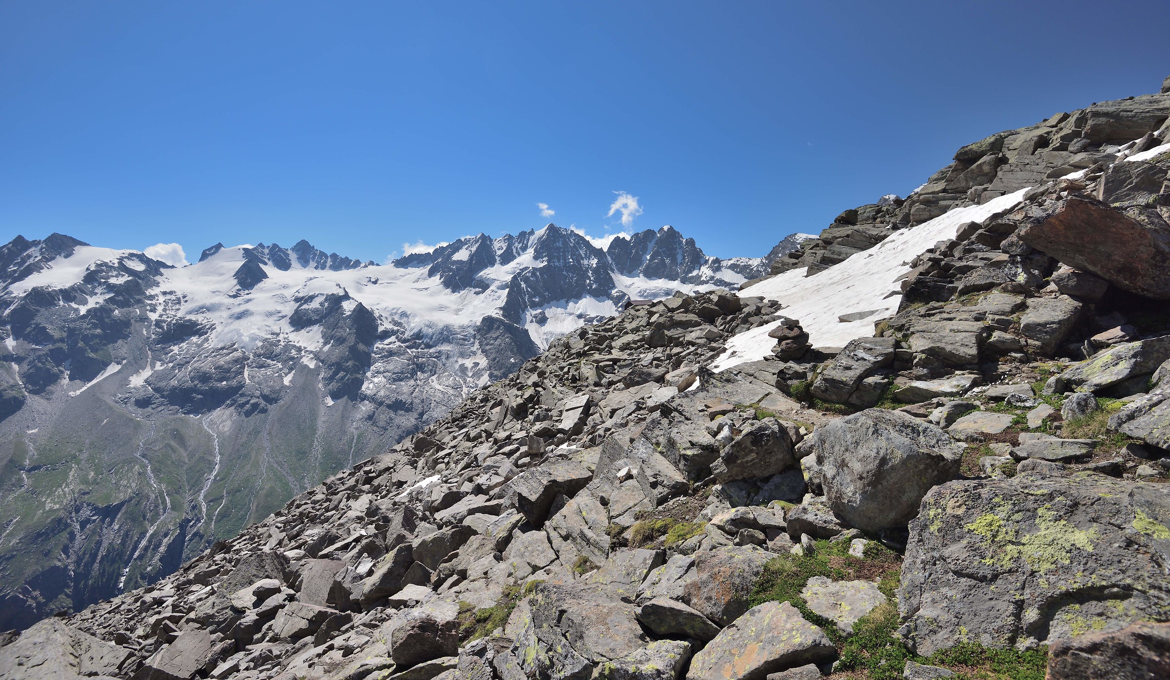 At the center finally we can see the roof of the Bivouac