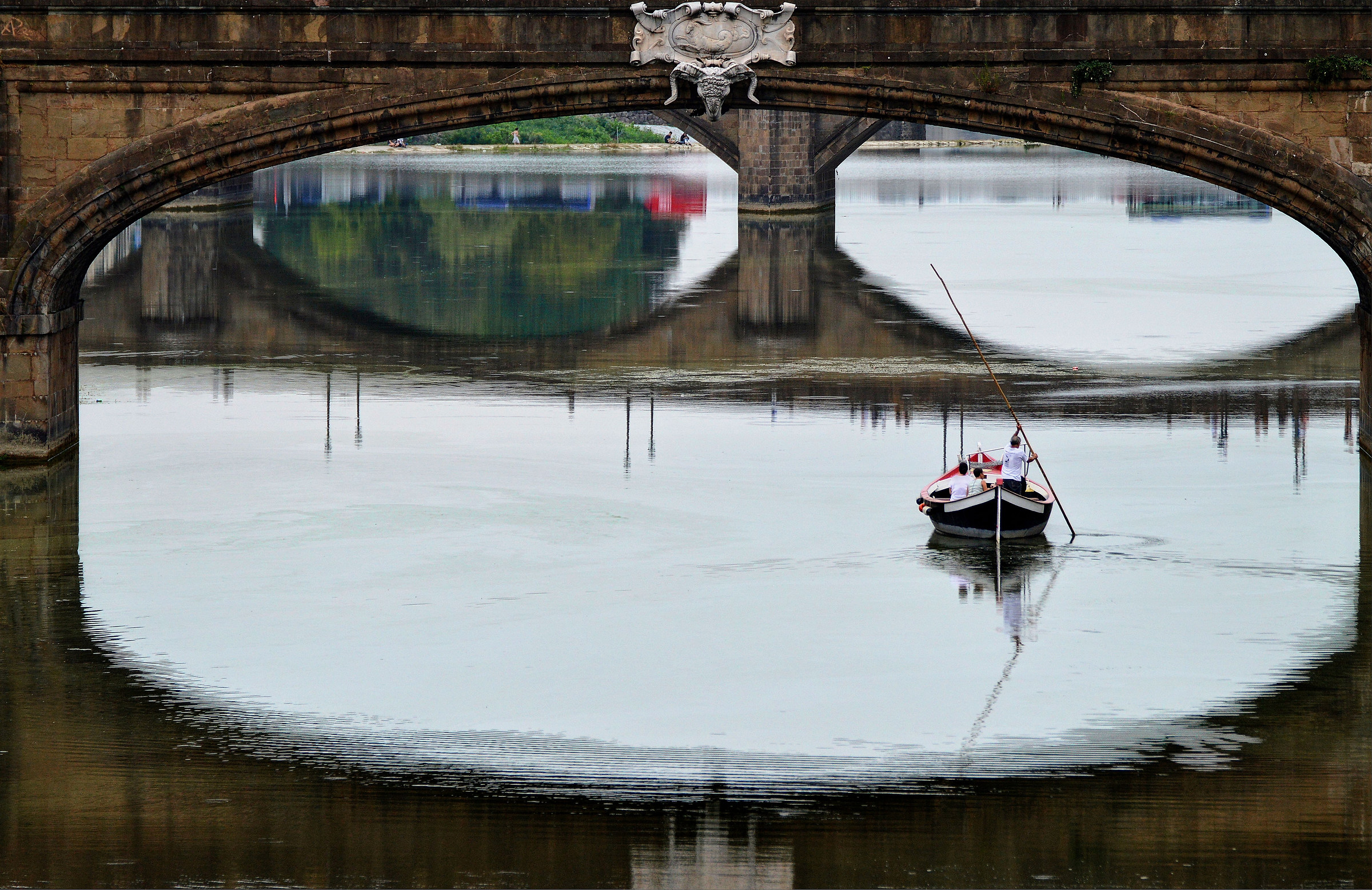 gita in barchetto sull'Arno