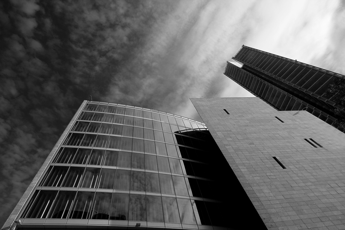 Nuvole sul palazzo Lombardia