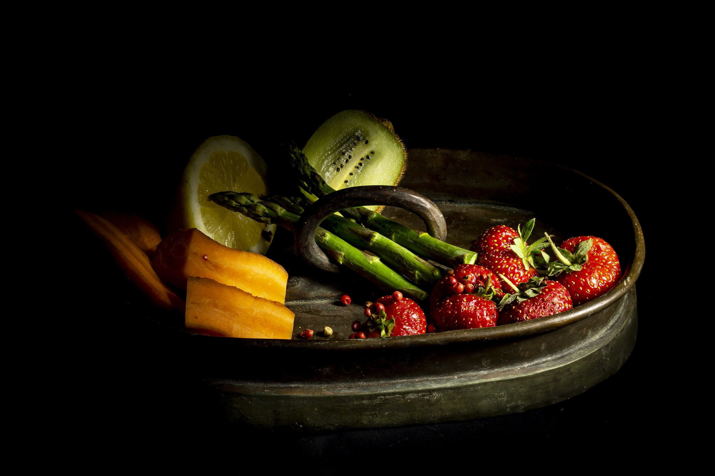 Fruit composition (Light painting technique)
