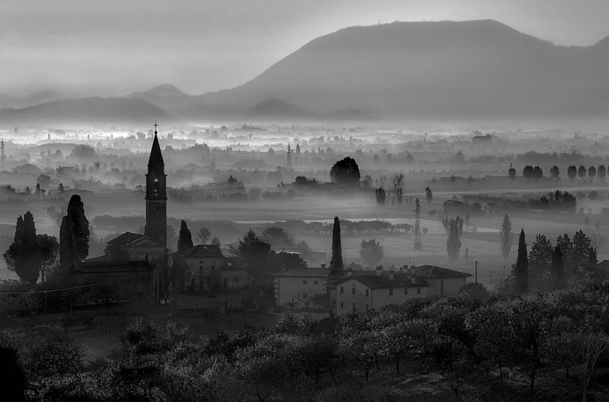 Mist, shadows and bright lights ....