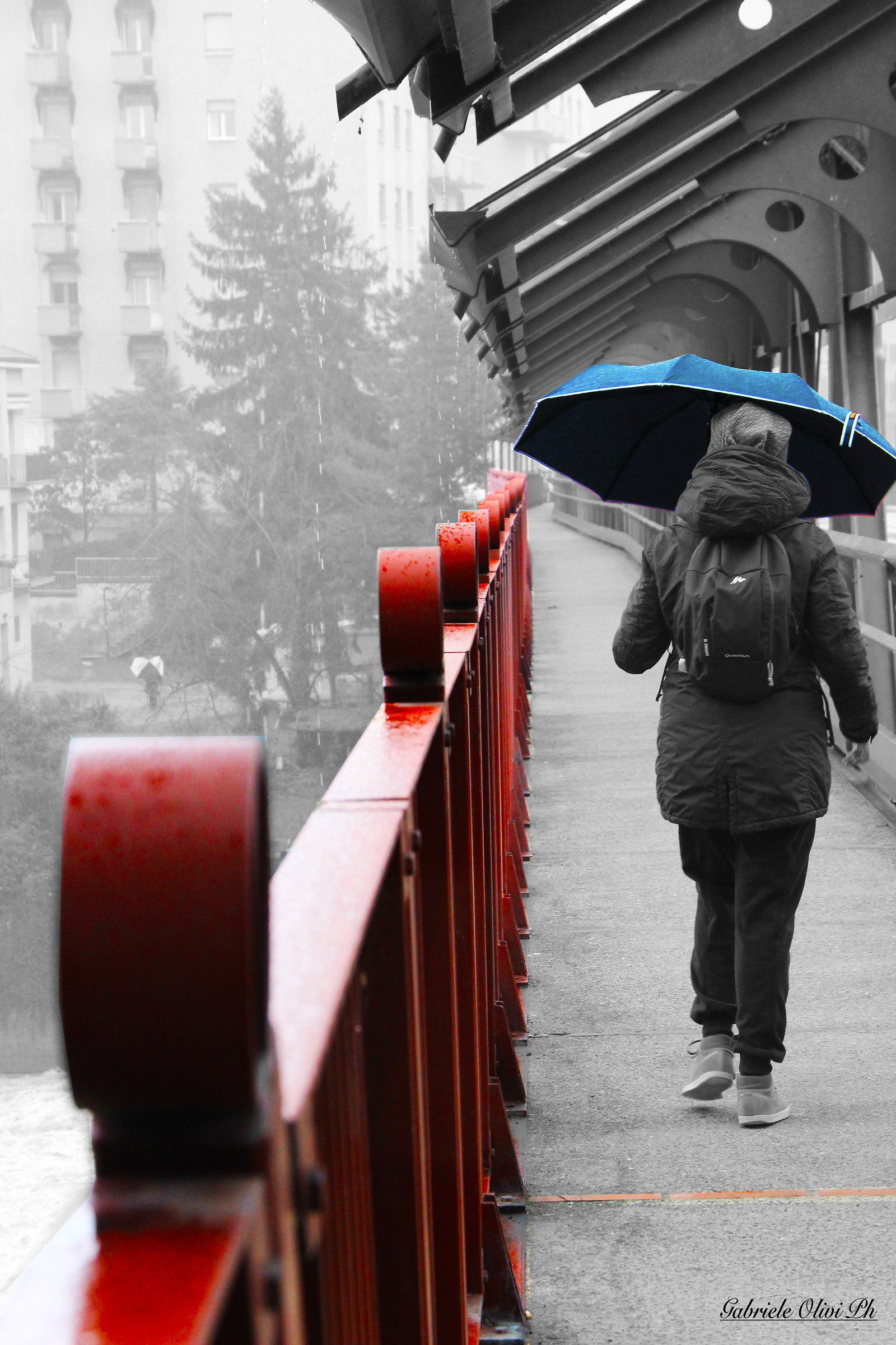 "Senti che fuori piove, senti che bel rumore"