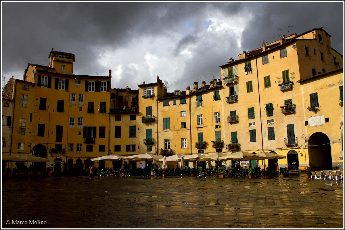 Lucca, Piazza Anfiteatro