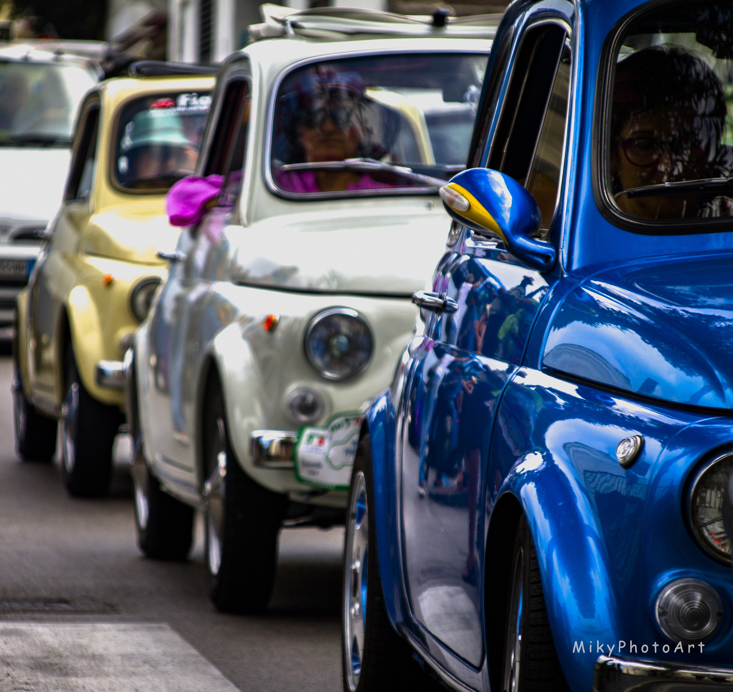 In 500 between Faraglioni and Blue Grotto