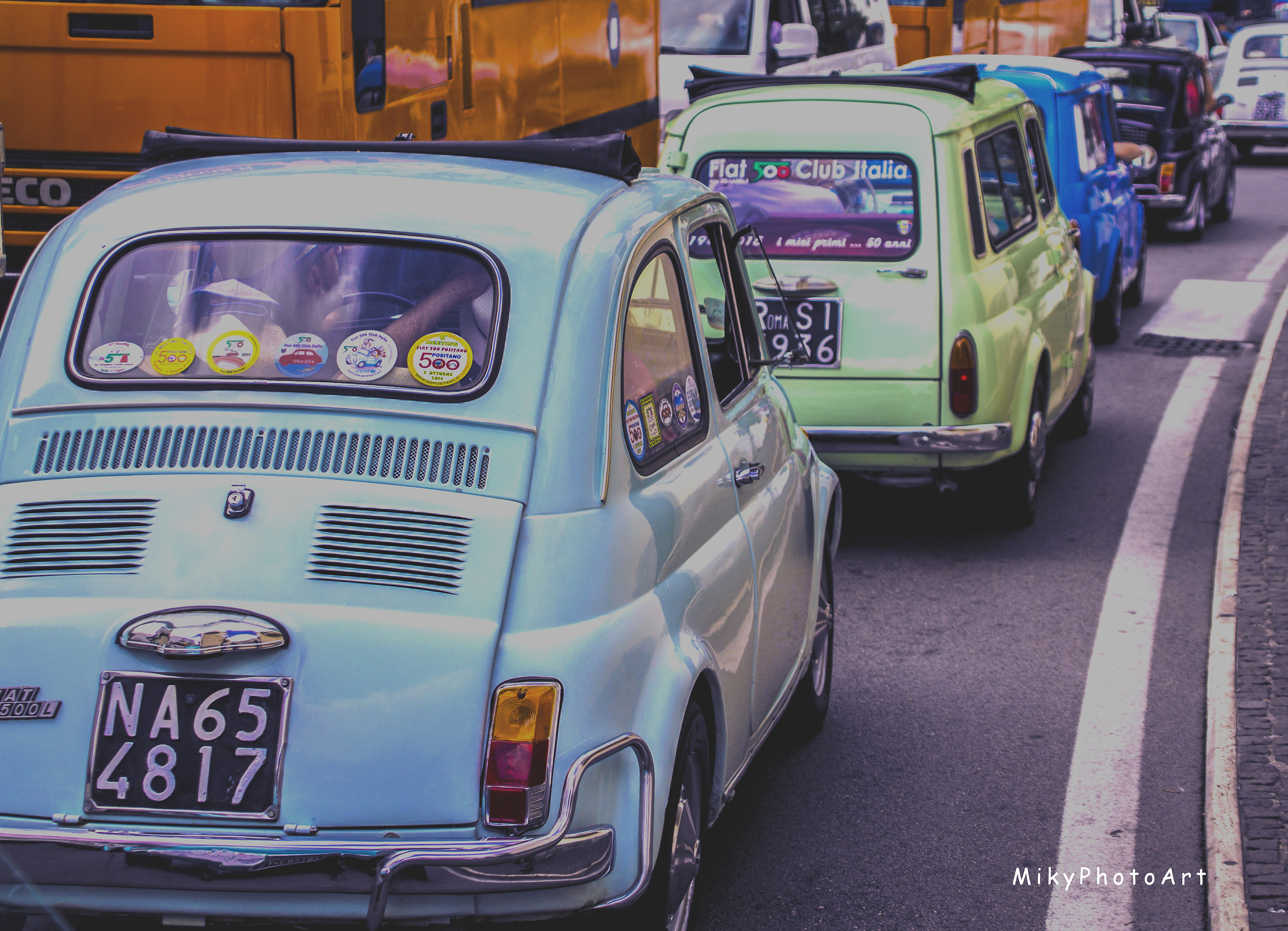 In 500 between Faraglioni and Blue Grotto