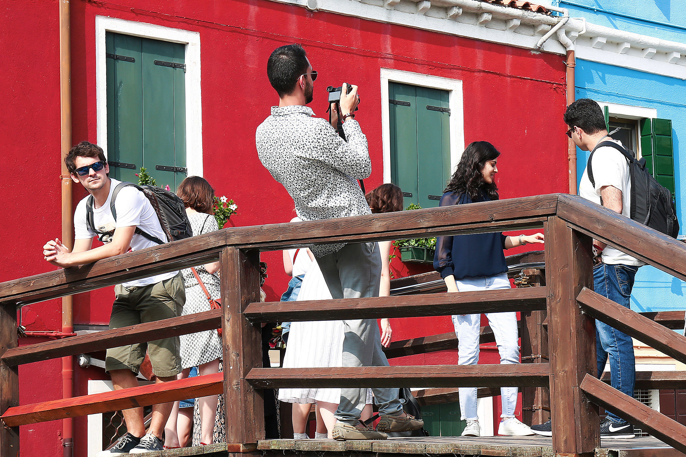 Ma cosa starà fotografando?