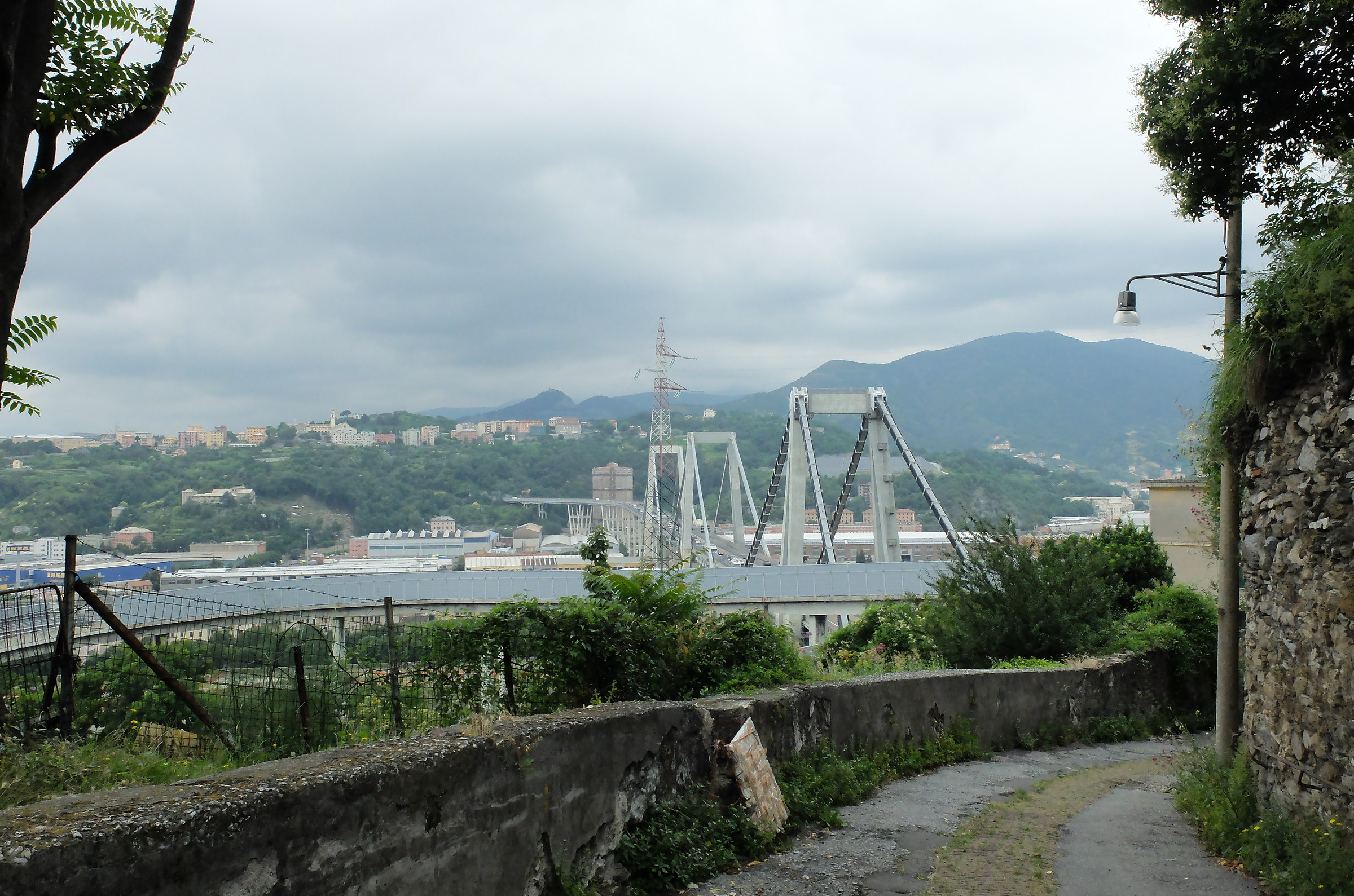 Ponte Morandi (fotografa Milena) giugno 2018