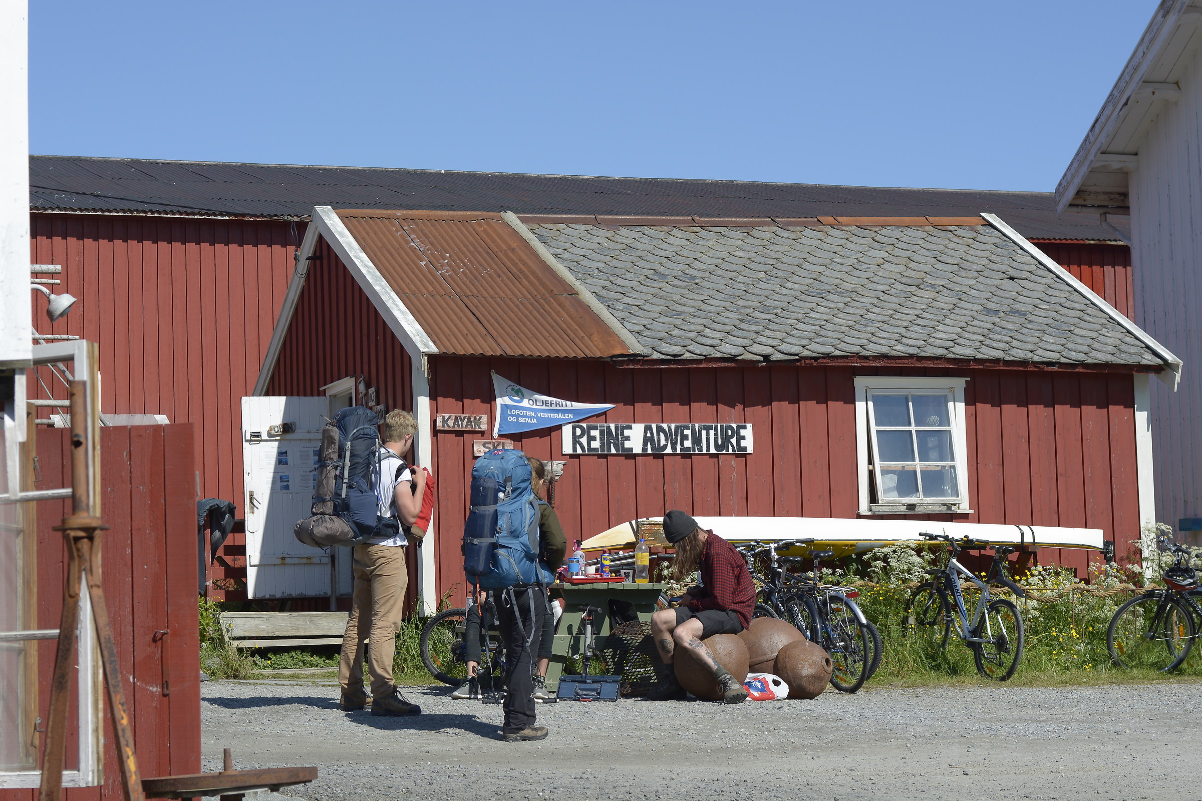 viaggiatori in Reine lofoten