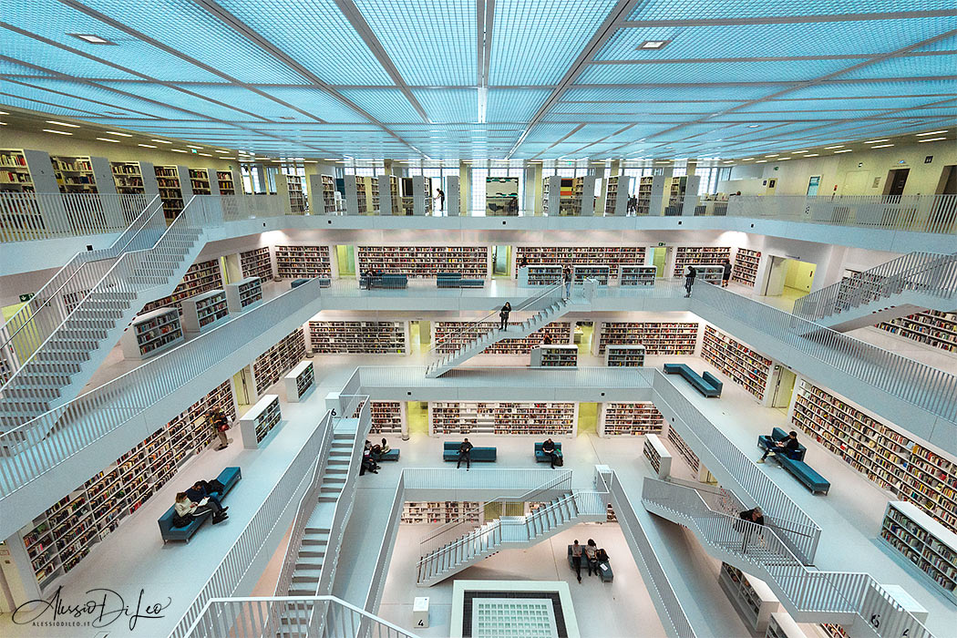 La moderna biblioteca di Stoccarda