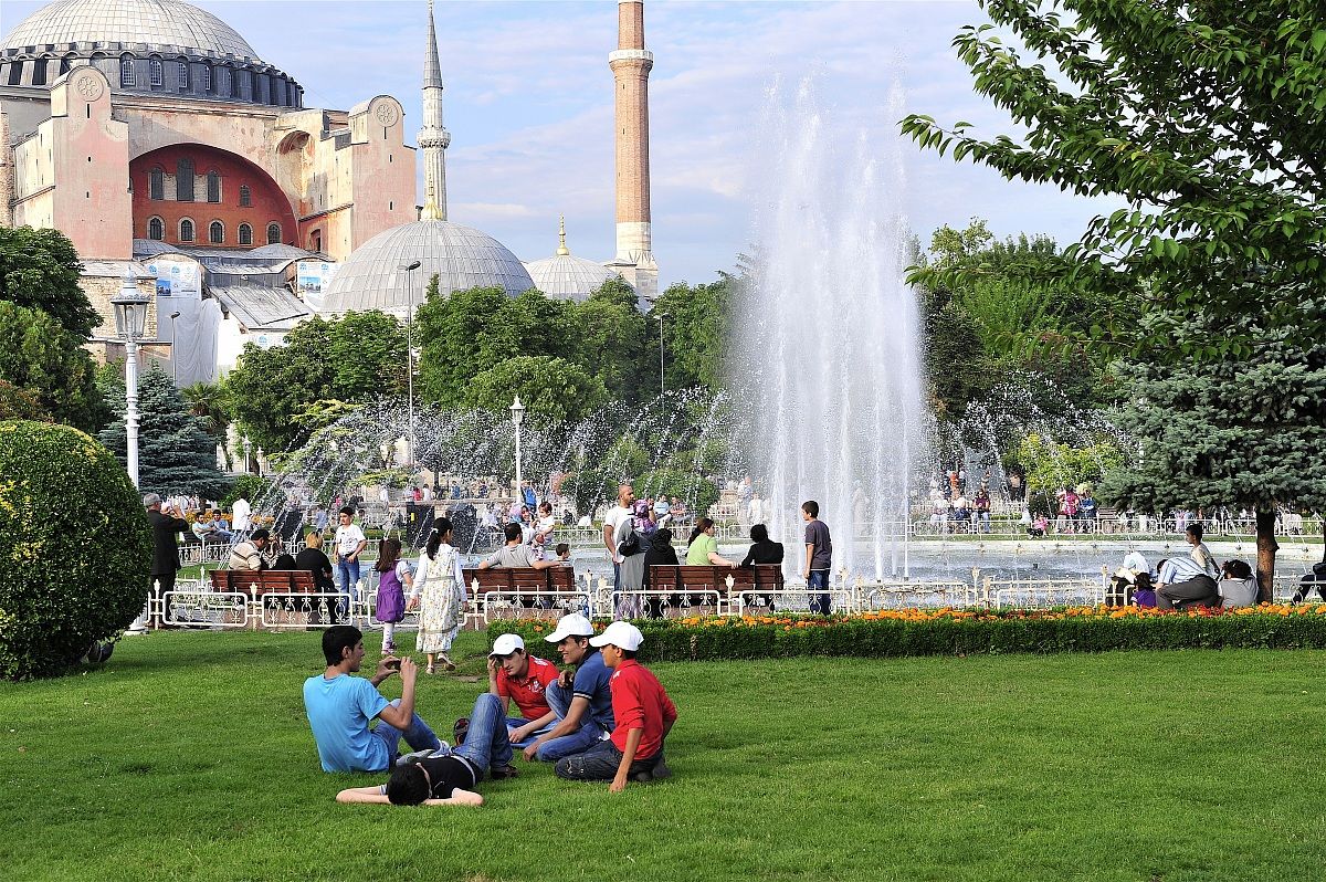 Giornata festiva a piazza Sultanahmet