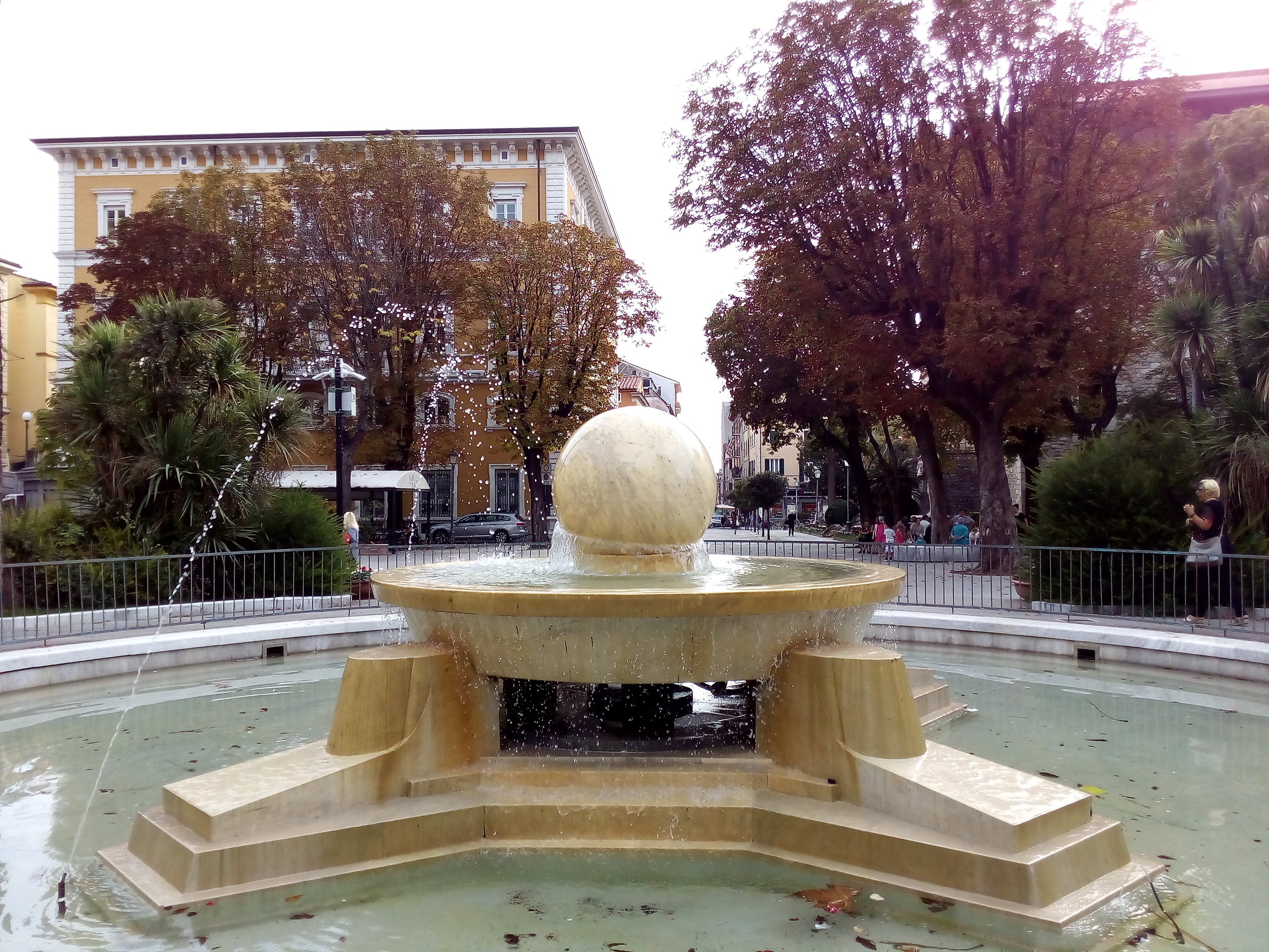Fontana Piazza Gramsci (Carrara MS)