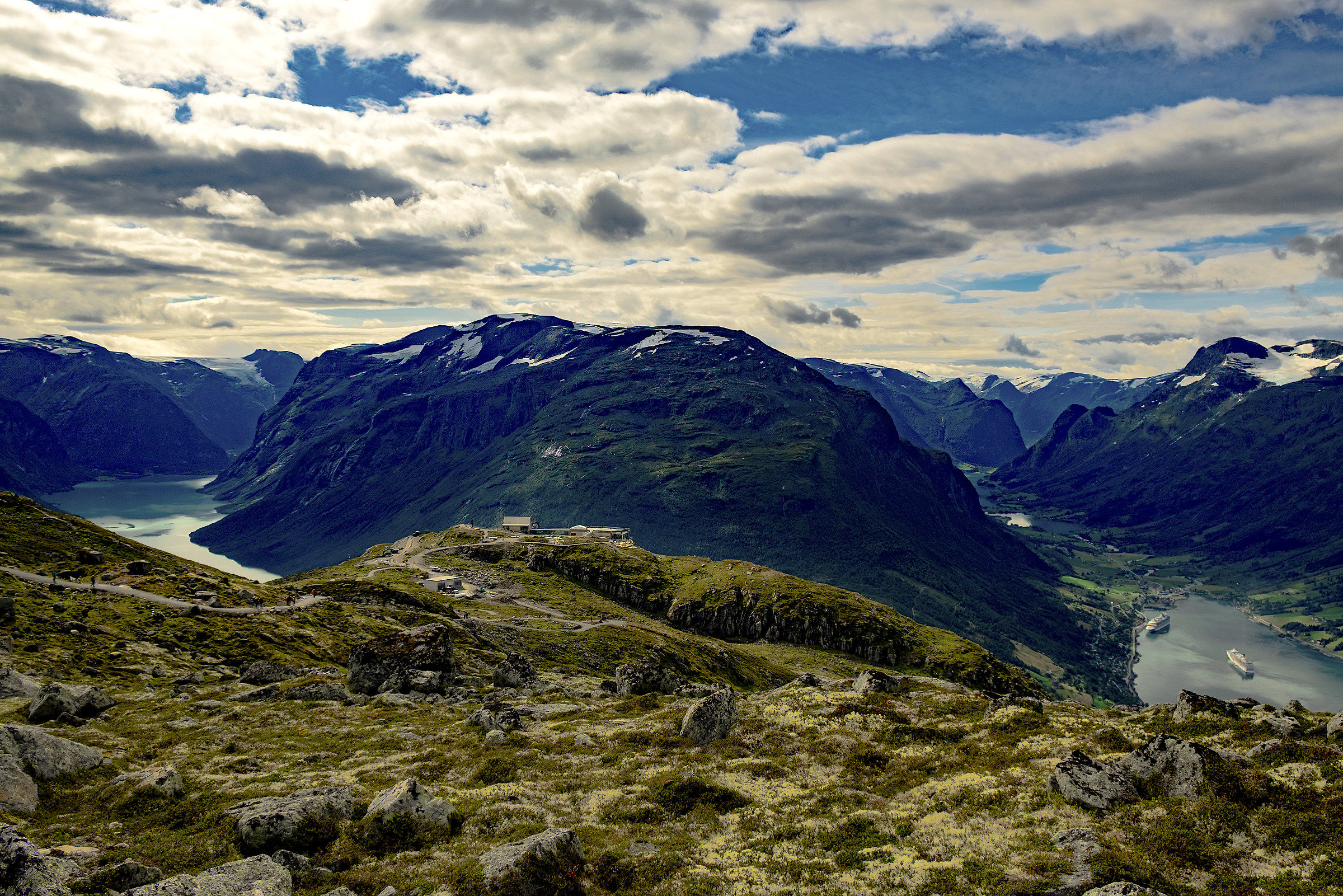 lassù sulle montagne dei fiordi