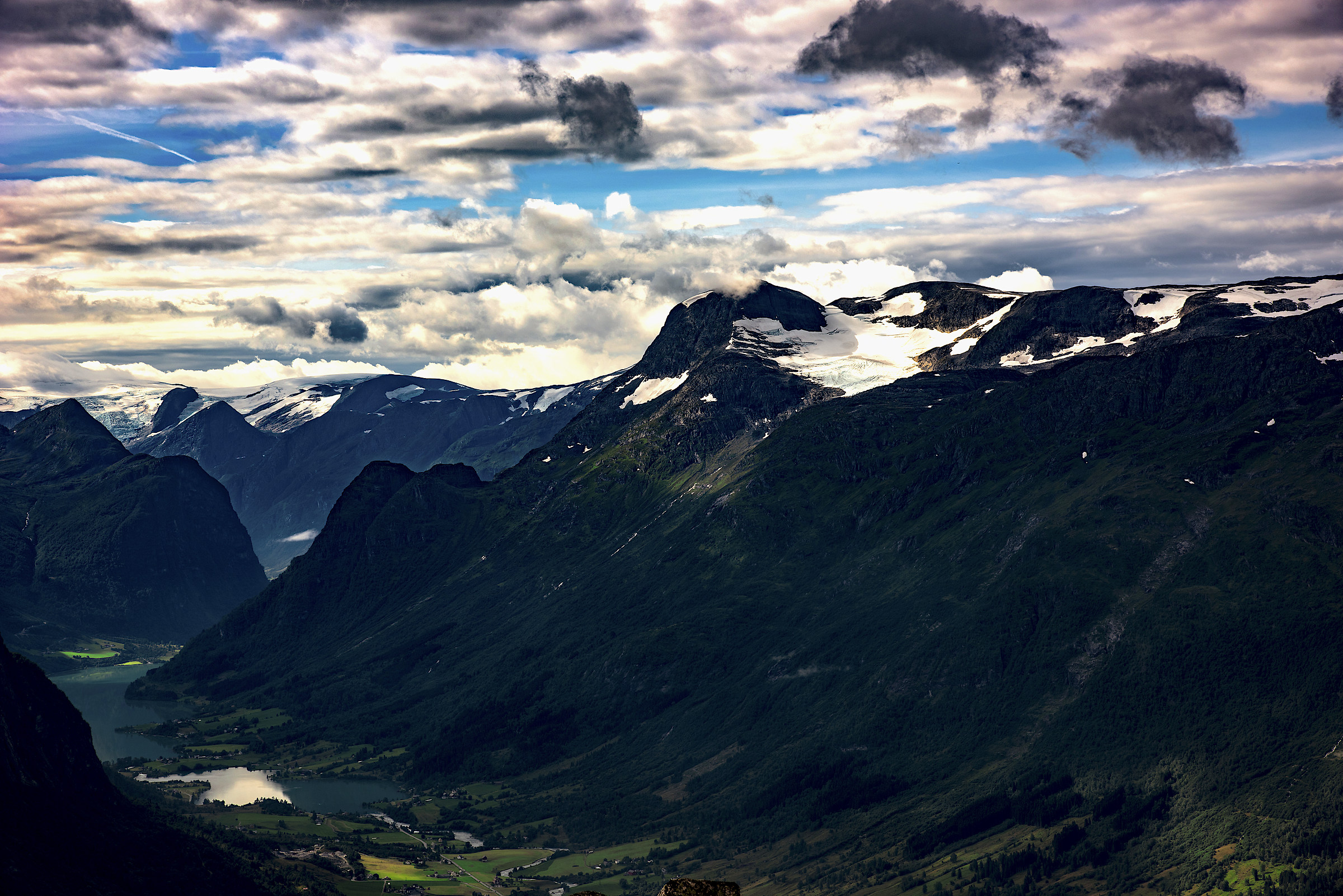 lassù sulle montagne dei fiordi