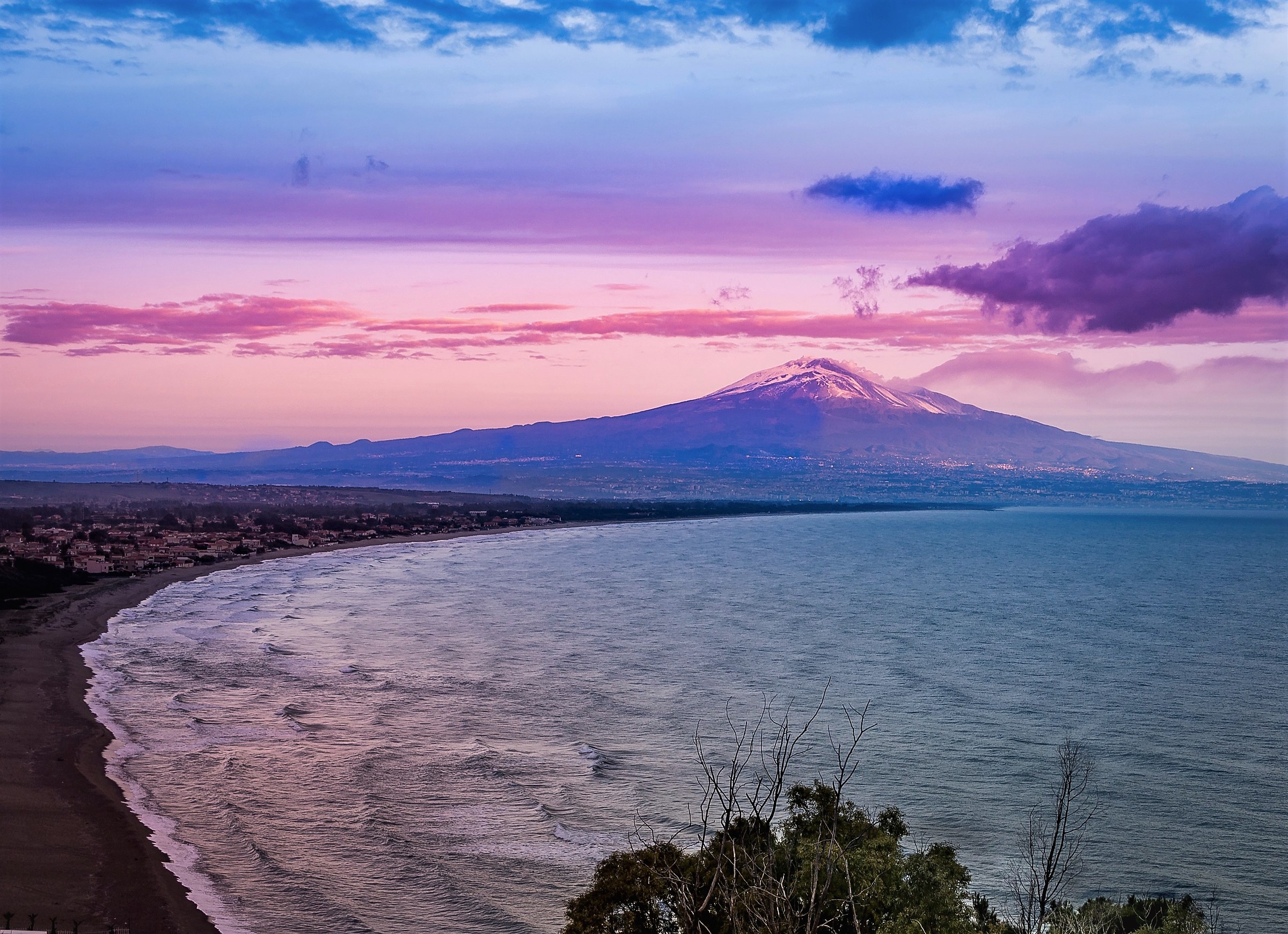 Etna, center of permanent gravity.