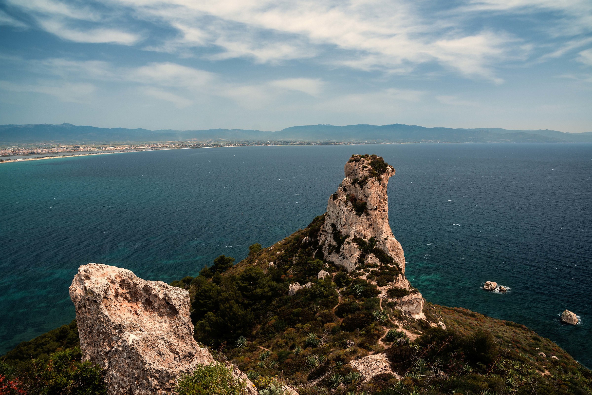 Devil's saddle-towards the tower