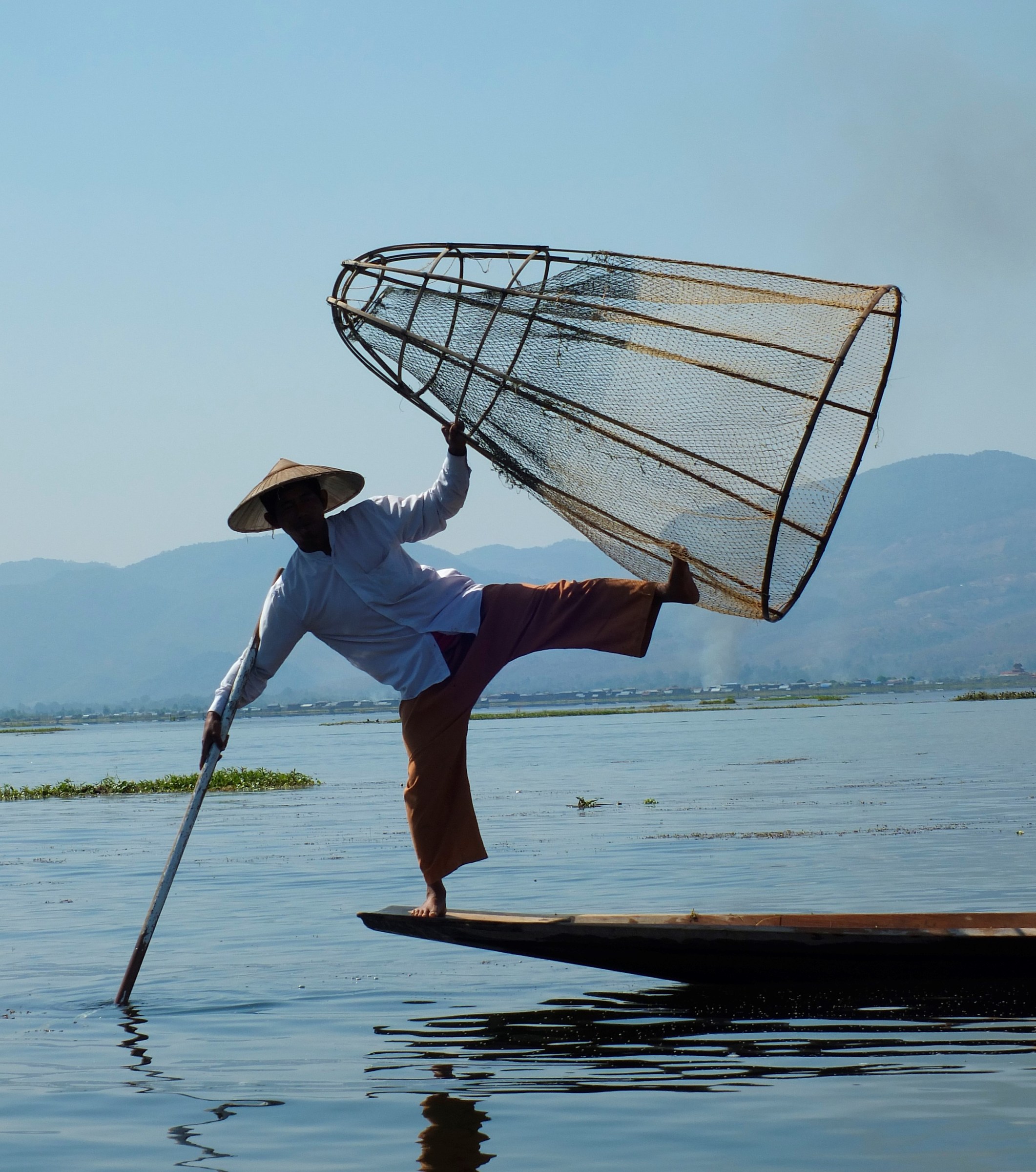 Myanmar/ pescatore preso al volo