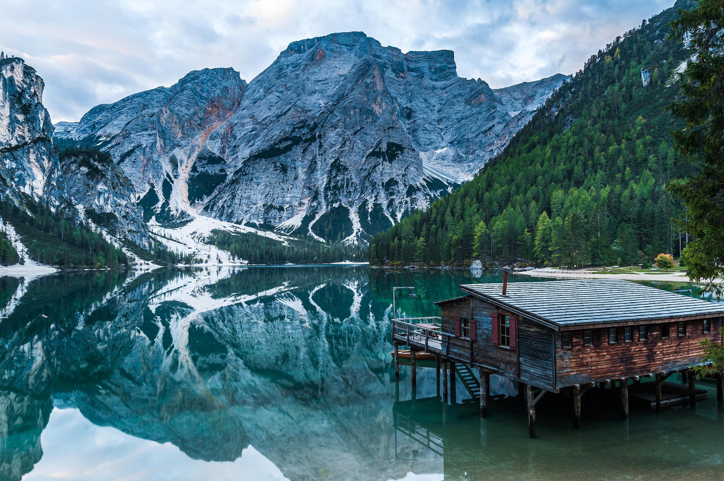 Alba al Lago di Braies