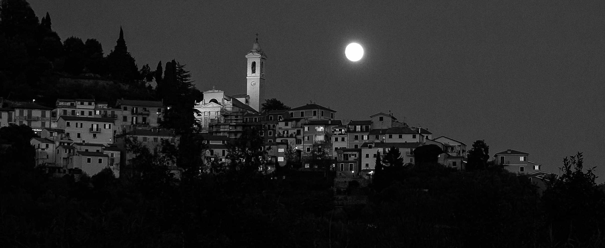 Castiglione al chiar di luna
