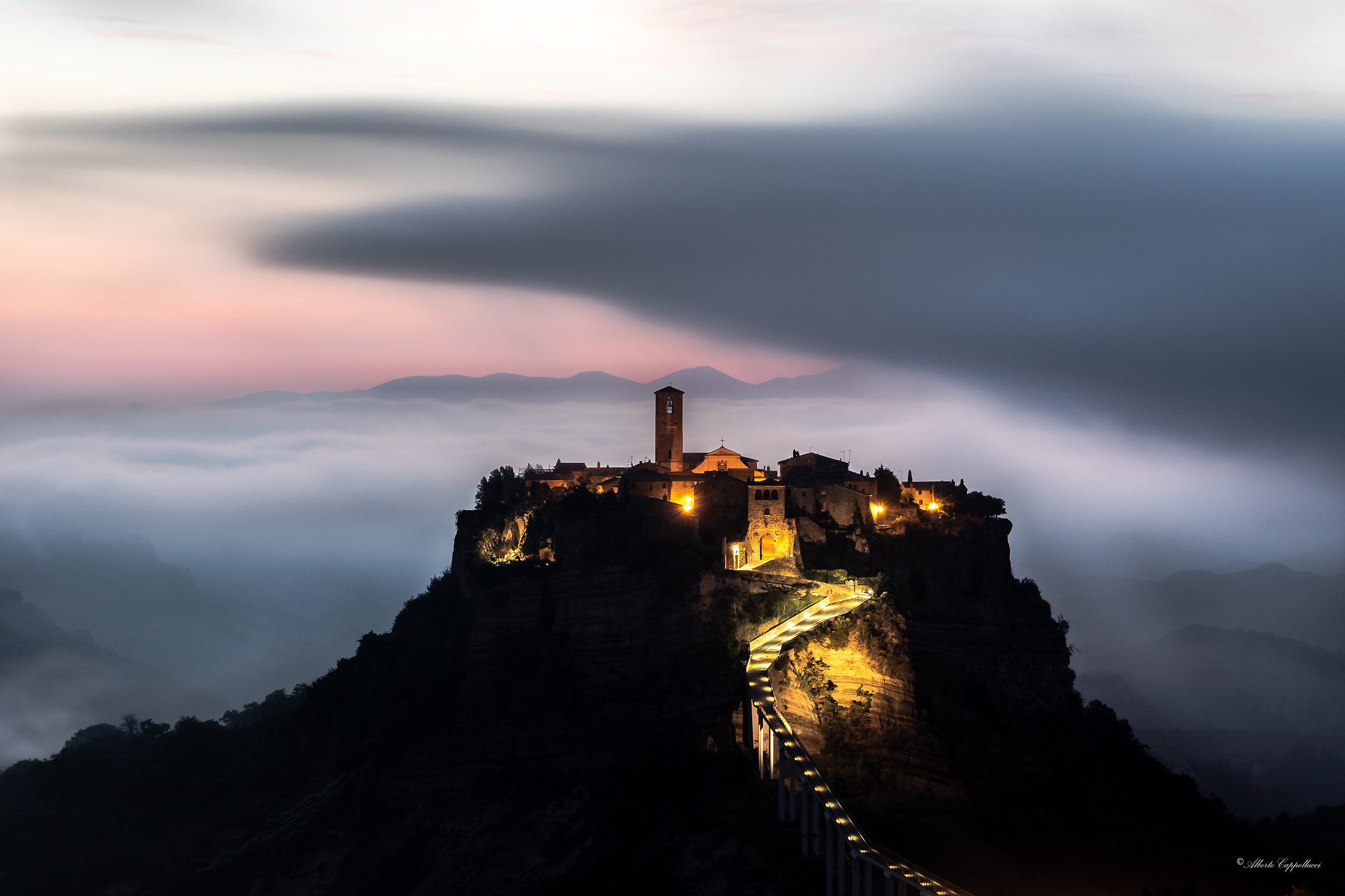 Civita e la nebbia