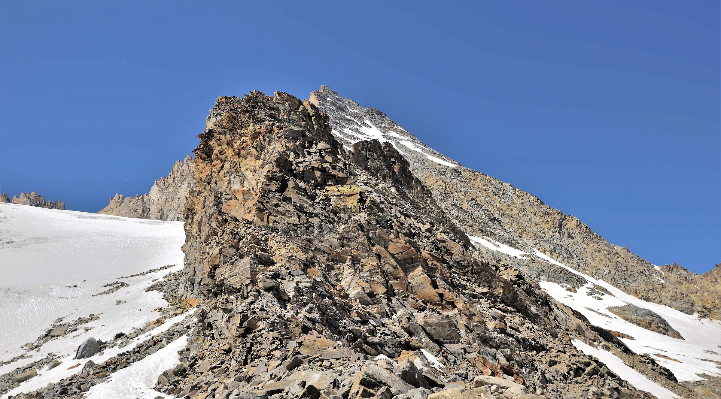 The 1a torred with the herbetet that stands behind