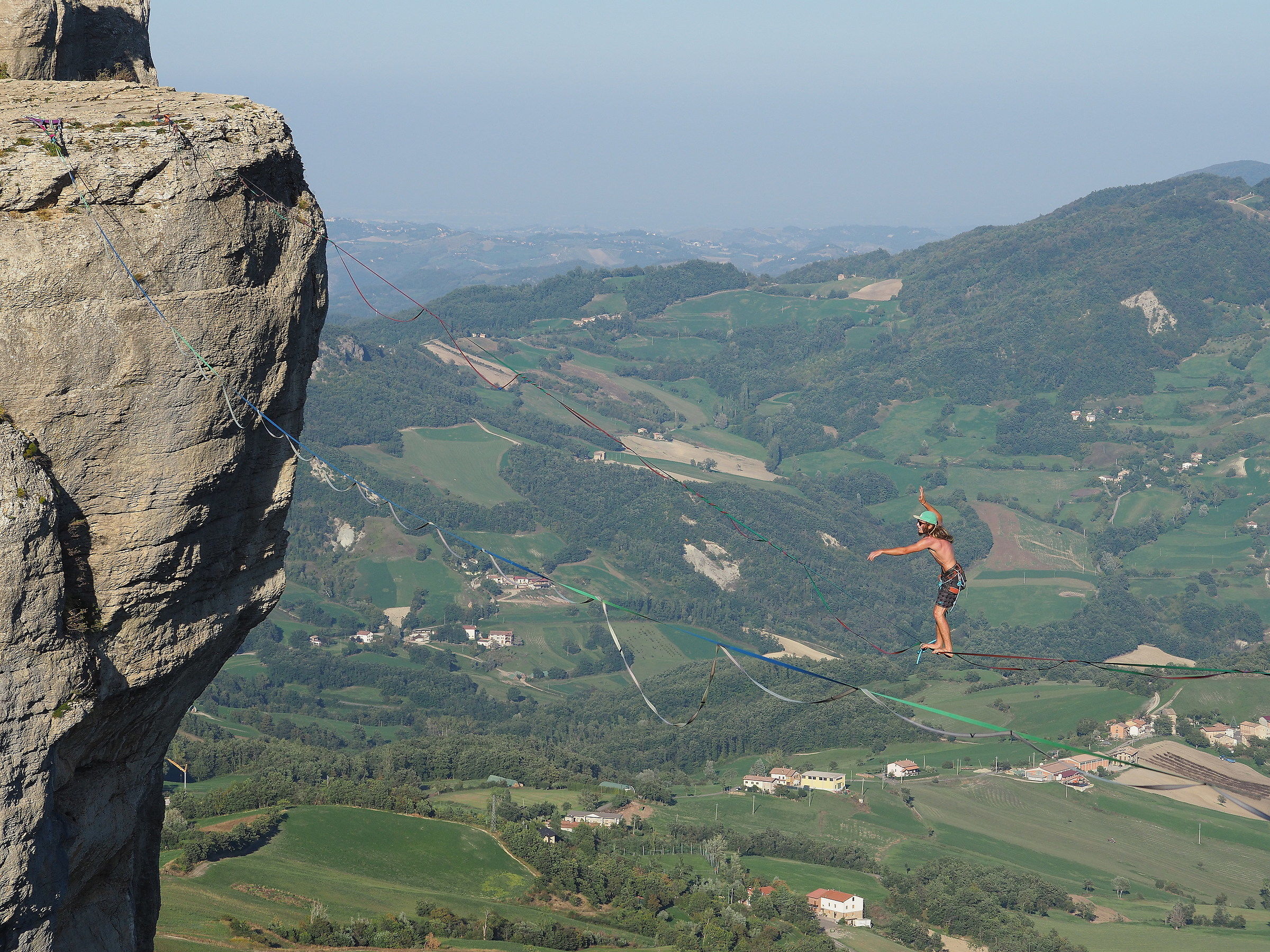 Slackline to the stone of Bismantova